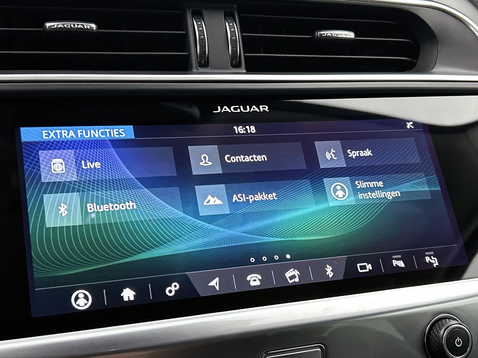 Jaguar-I-PACE-image-63