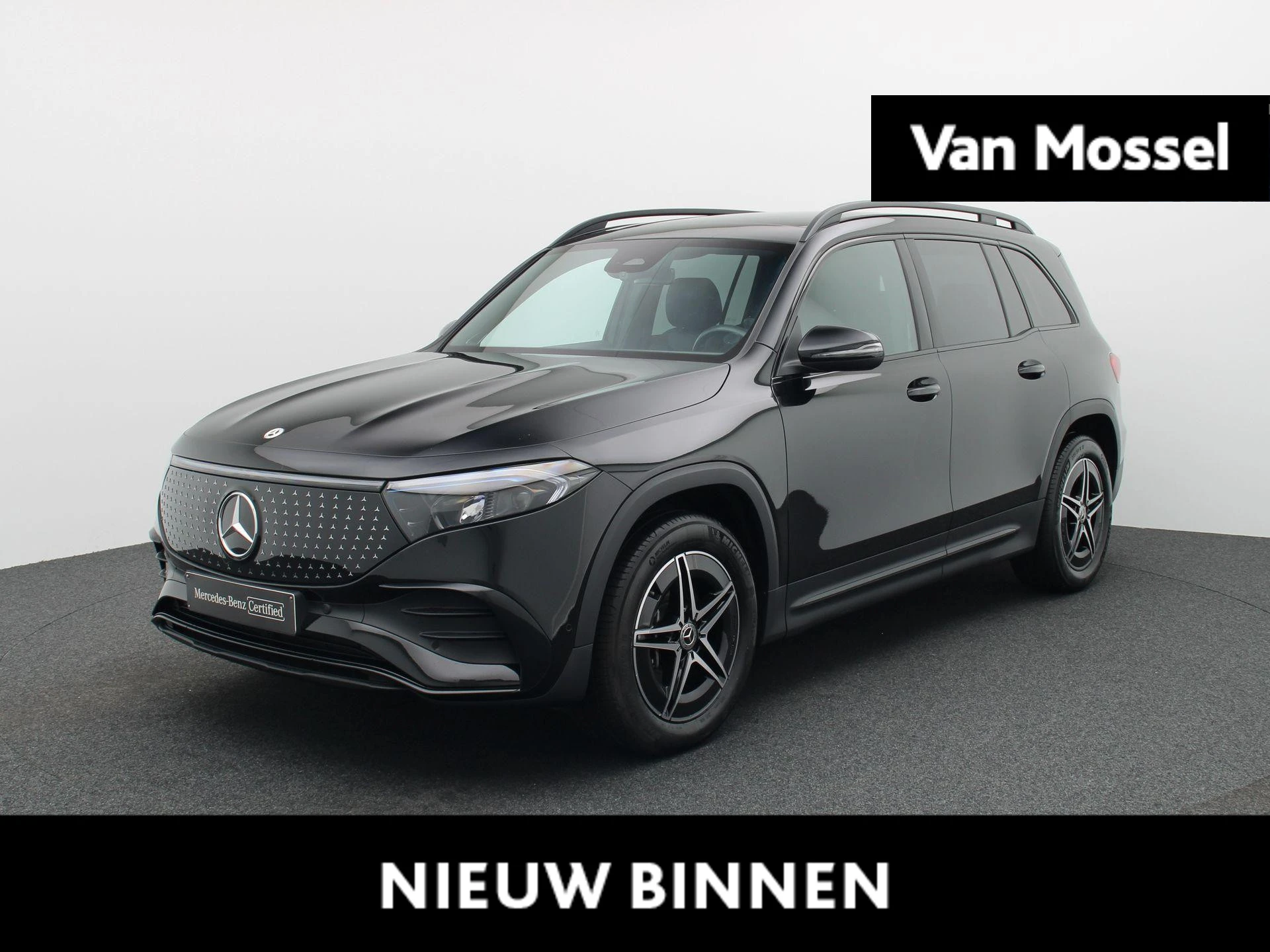 Mercedes-Benz-EQB-image-0