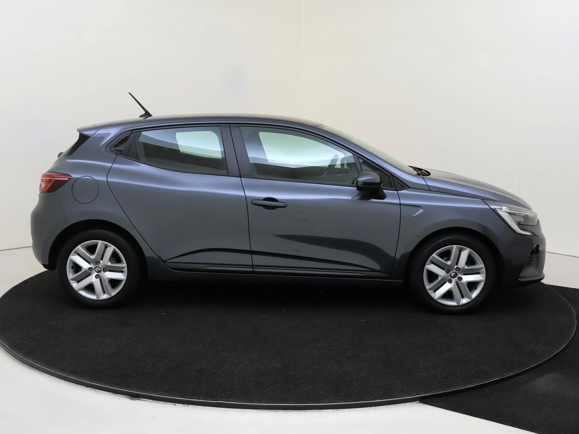 Renault-Clio-image-8