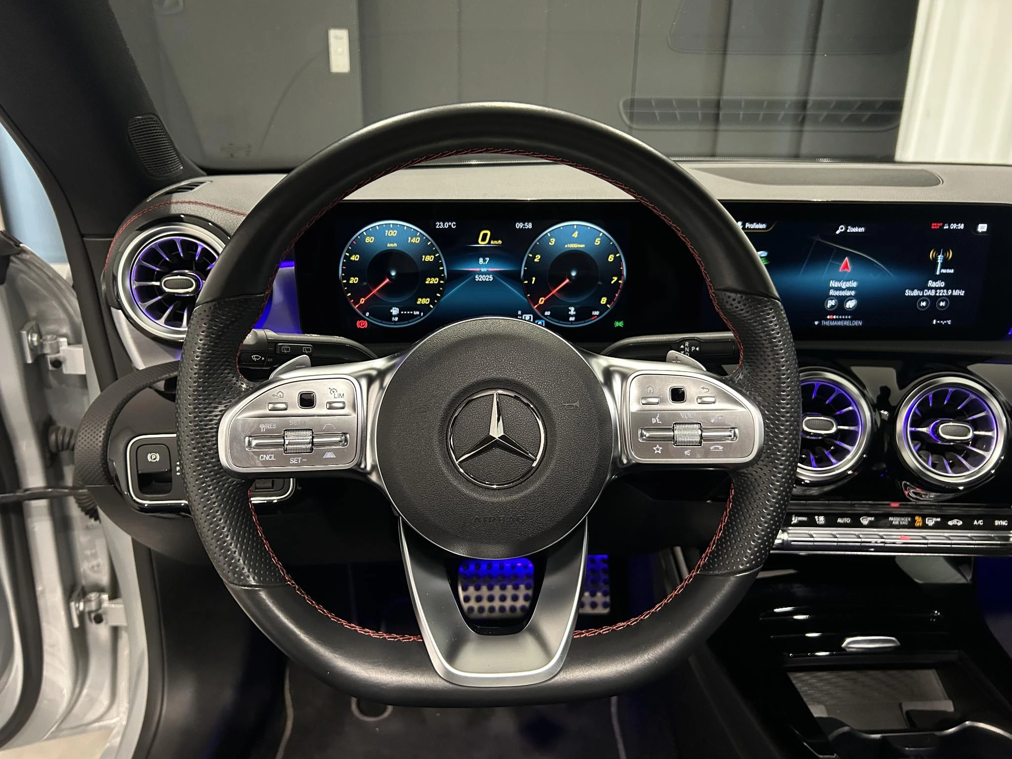 Mercedes-Benz CLA 250 AMG Line Shooting Brake + 224 PK + PANO DAK + MULTIBEAM LED + CAMERA +