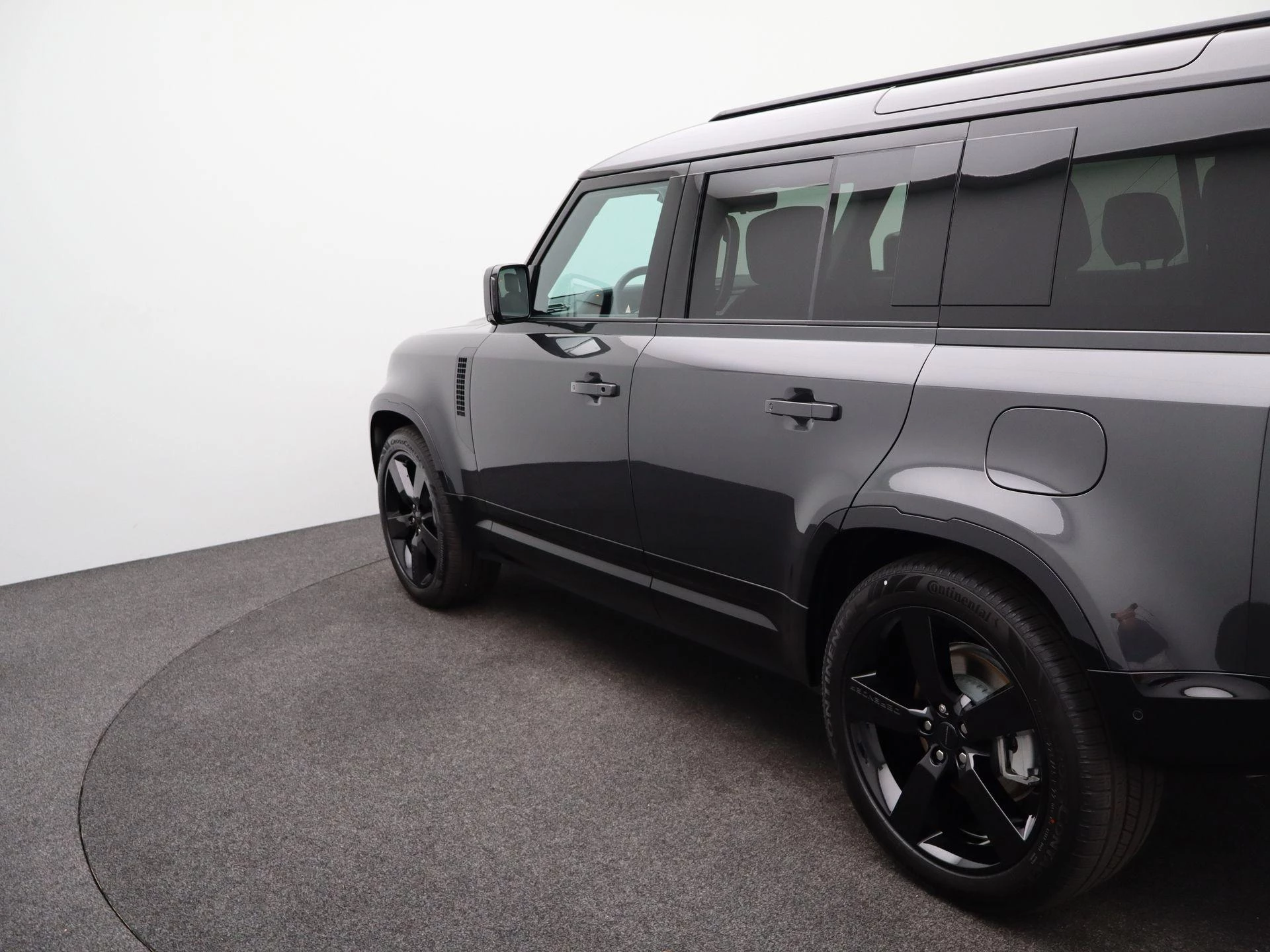 Land Rover-Defender-image-40