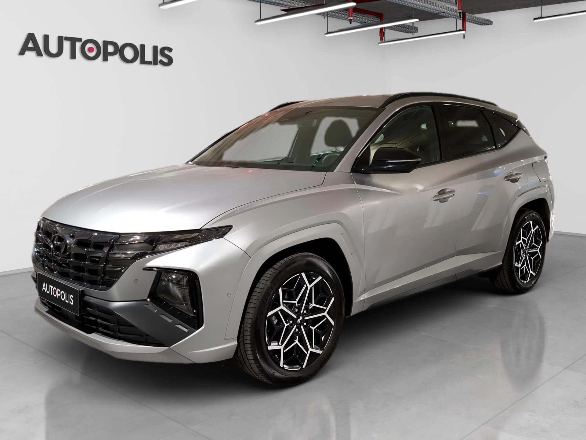 Hyundai-Tucson Hybrid-image-0