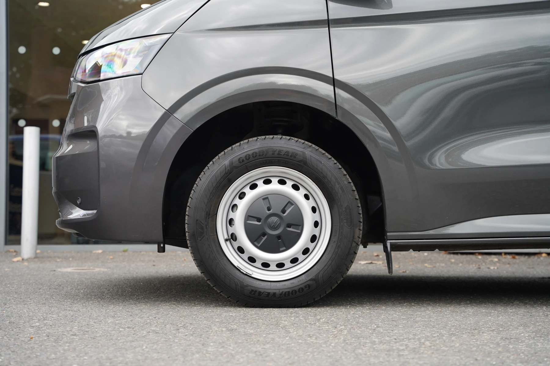 Volkswagen-Transporter-image-4