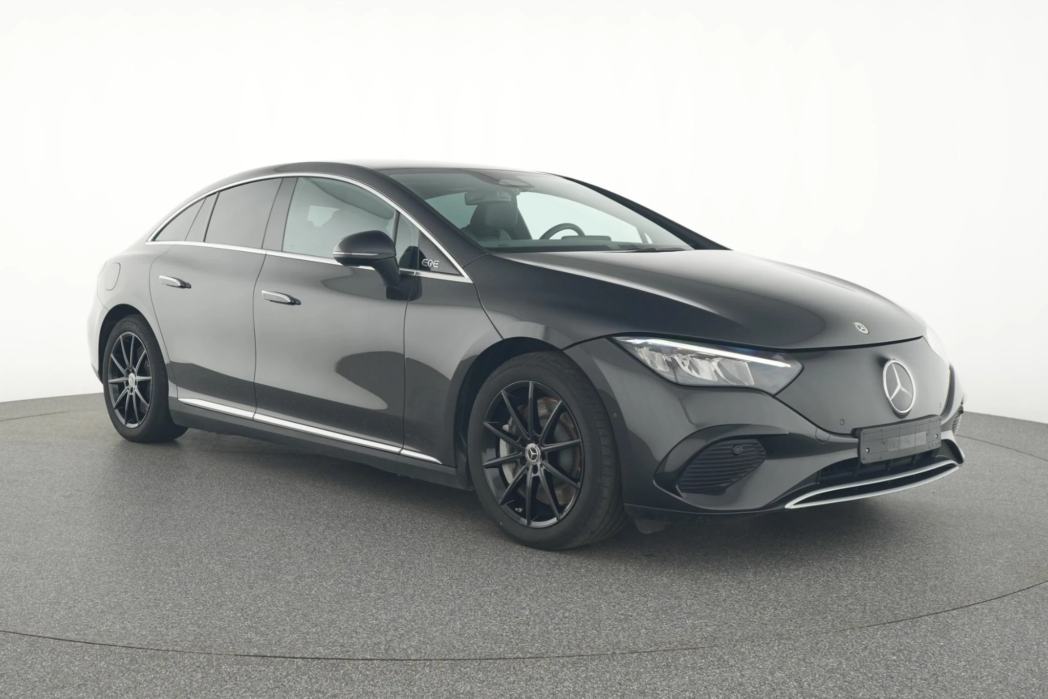 Mercedes-Benz-EQE-image-1