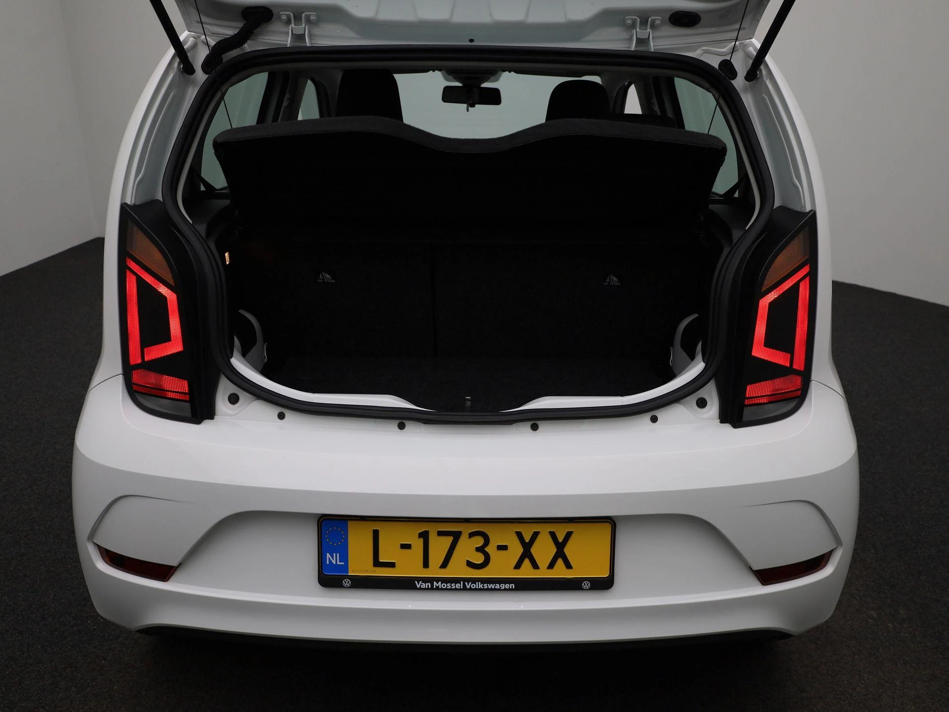 Volkswagen-up!-image-11