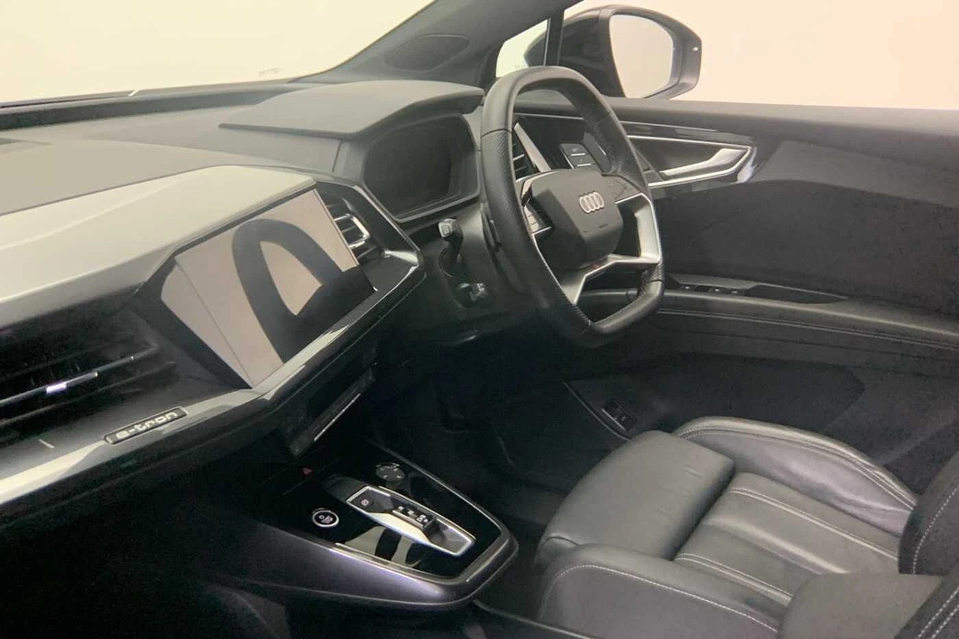 Audi-Q4 e-tron-image-1