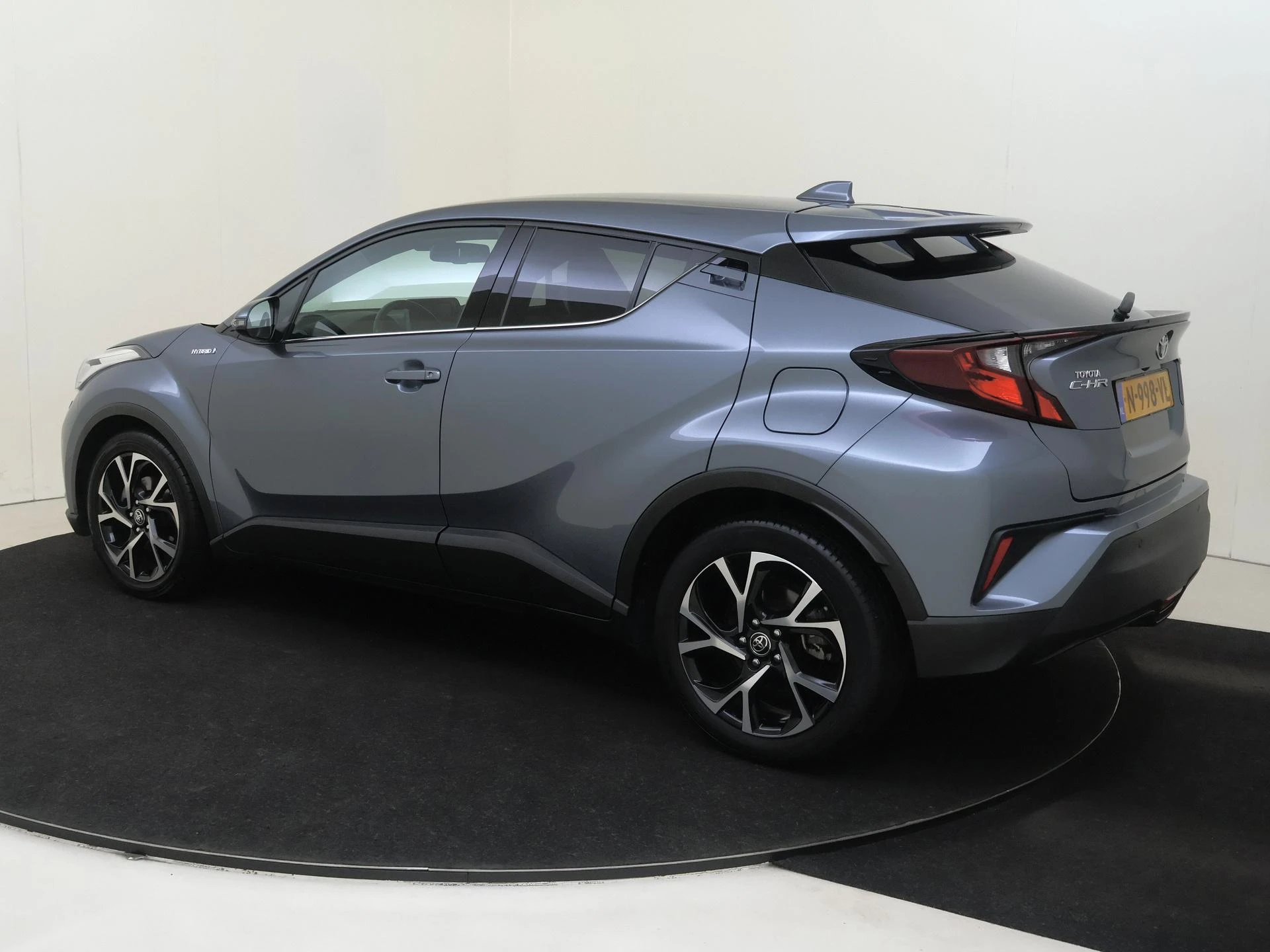 Toyota-C-HR-image-2