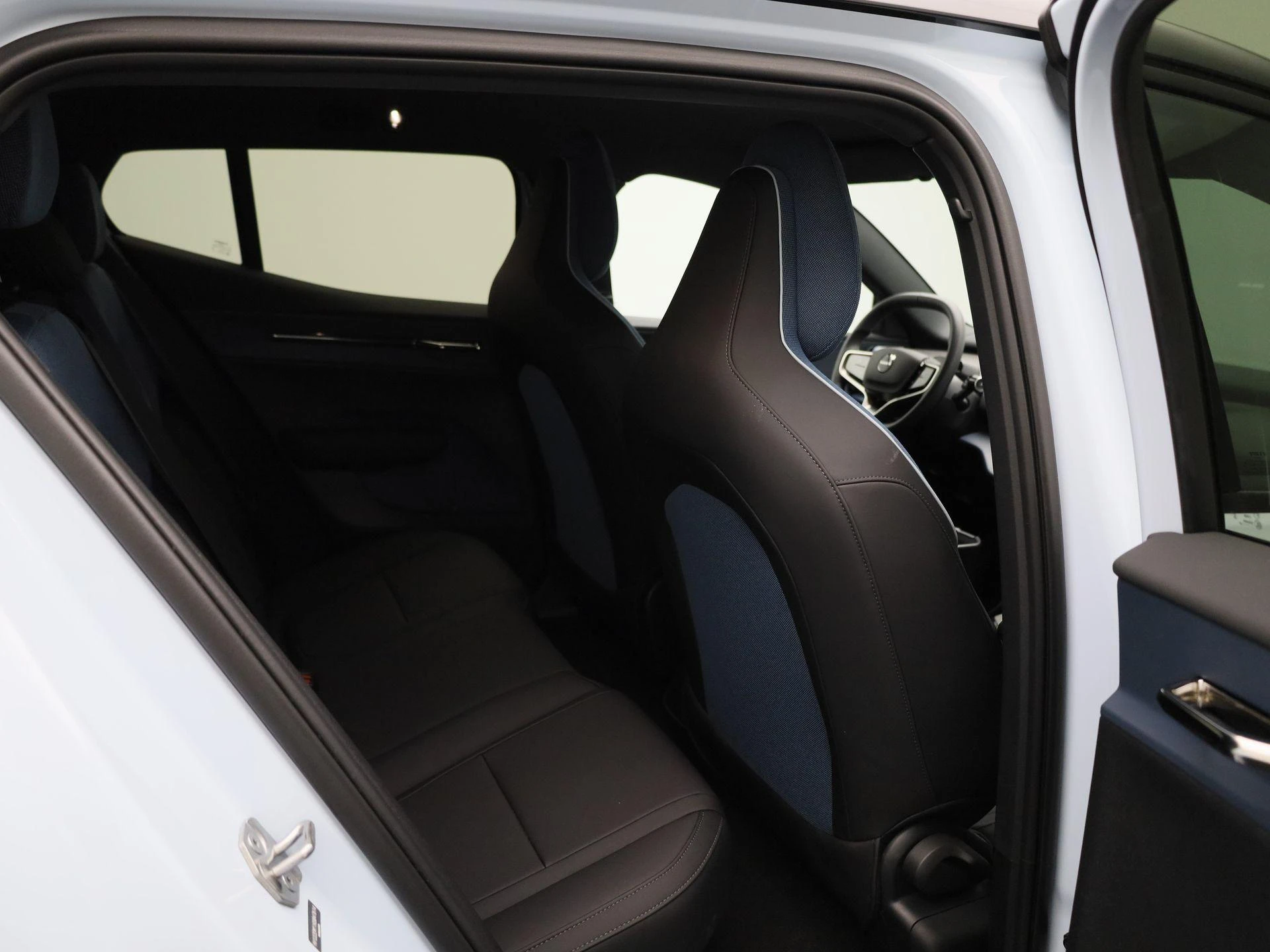 Volvo-EX30-image-42