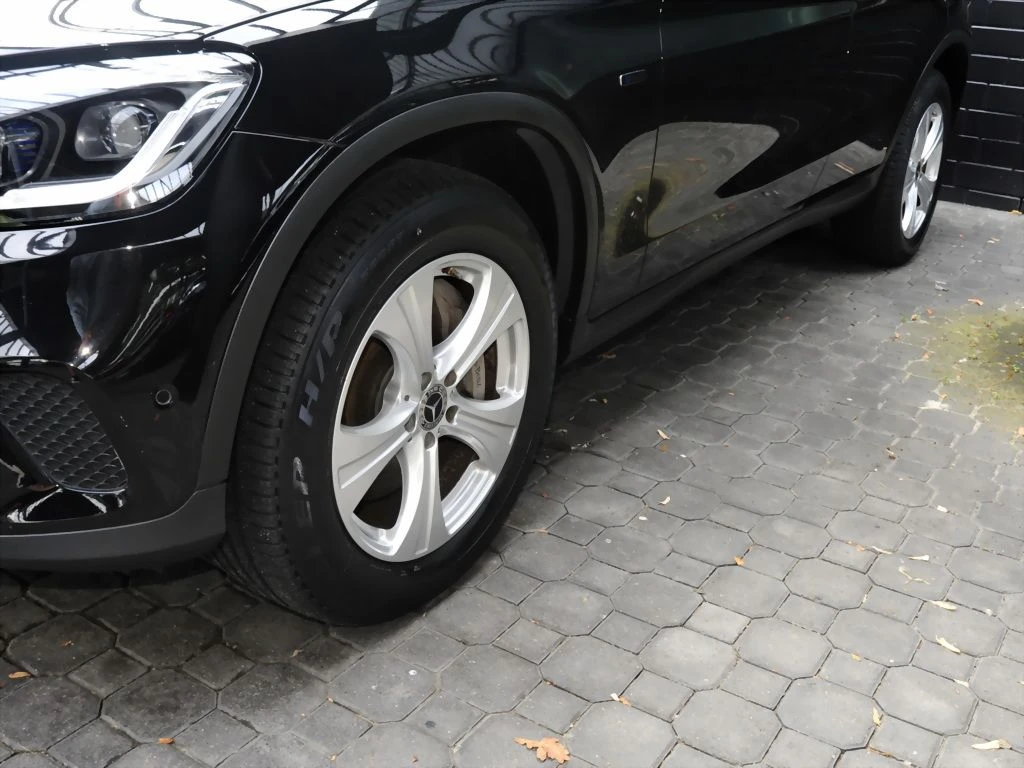 Mercedes-Benz-GLC 300 de-image-6