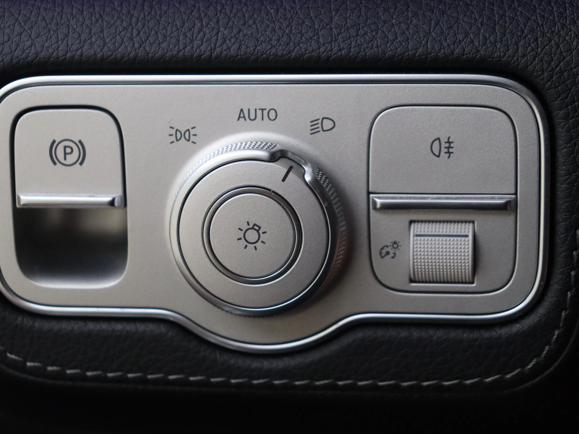 Mercedes-Benz-GLE-image-35