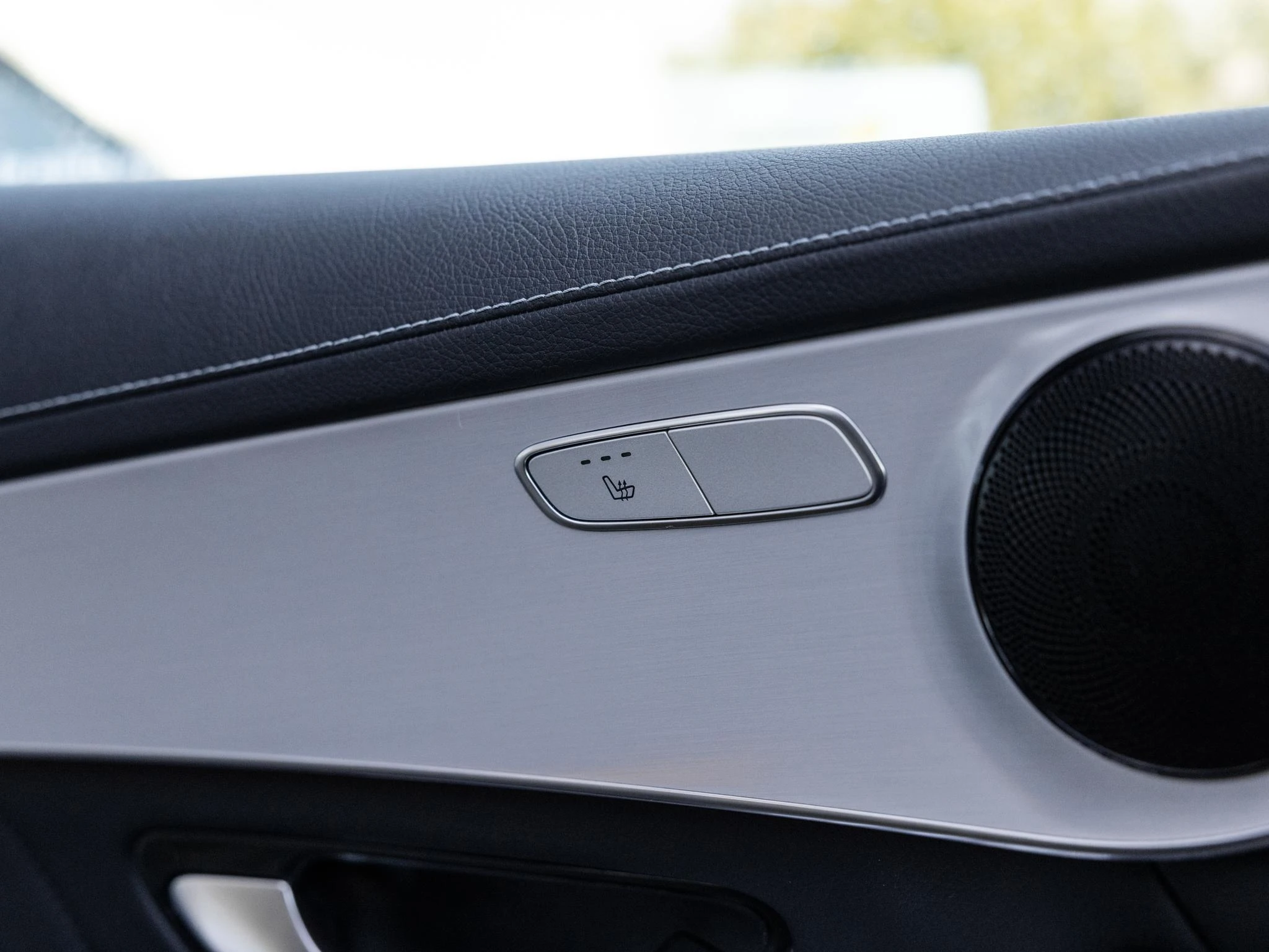 Mercedes-Benz-GLC-image-17