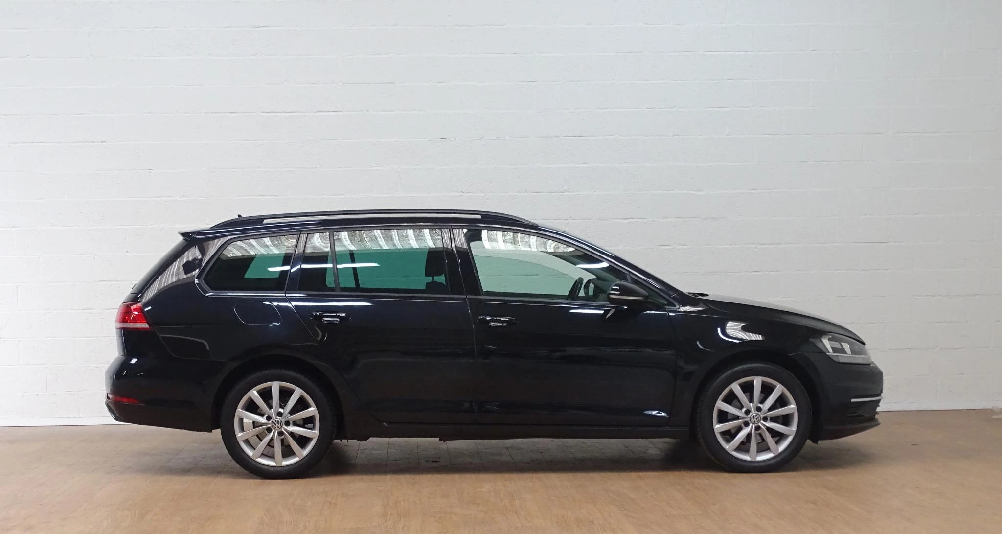 Volkswagen-Golf-image-5