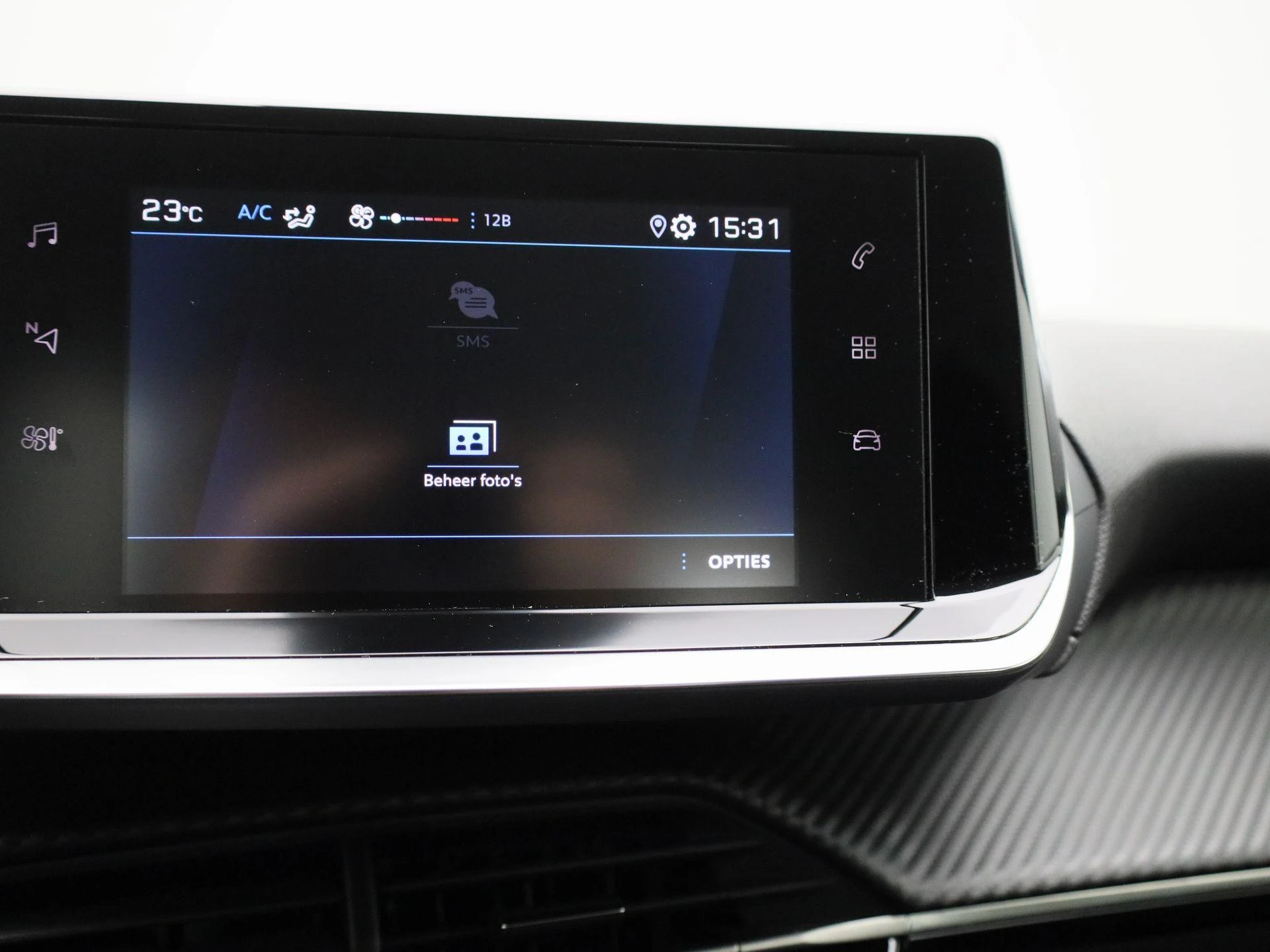 Peugeot-208-image-21