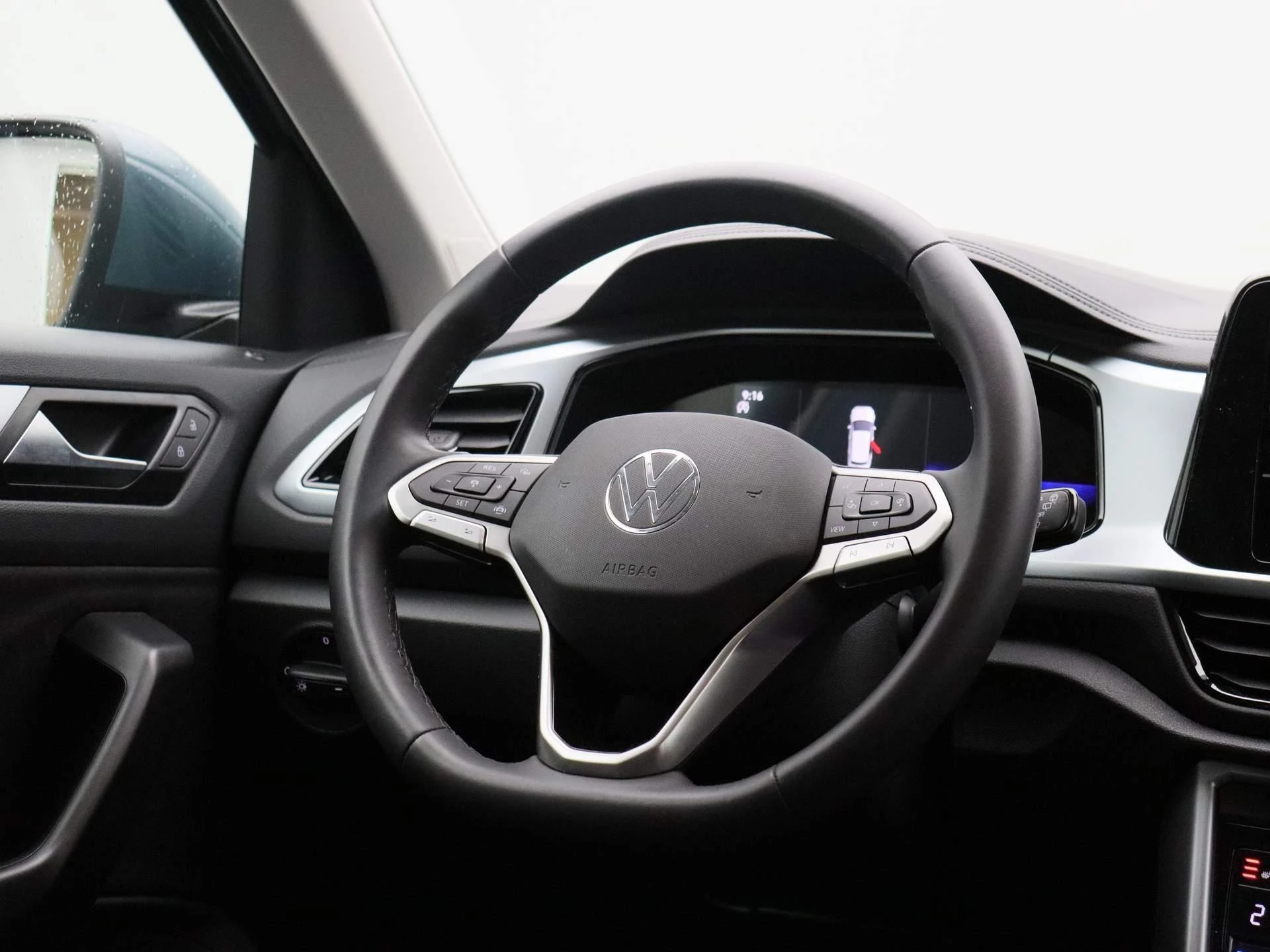 Volkswagen-T-Roc-image-31