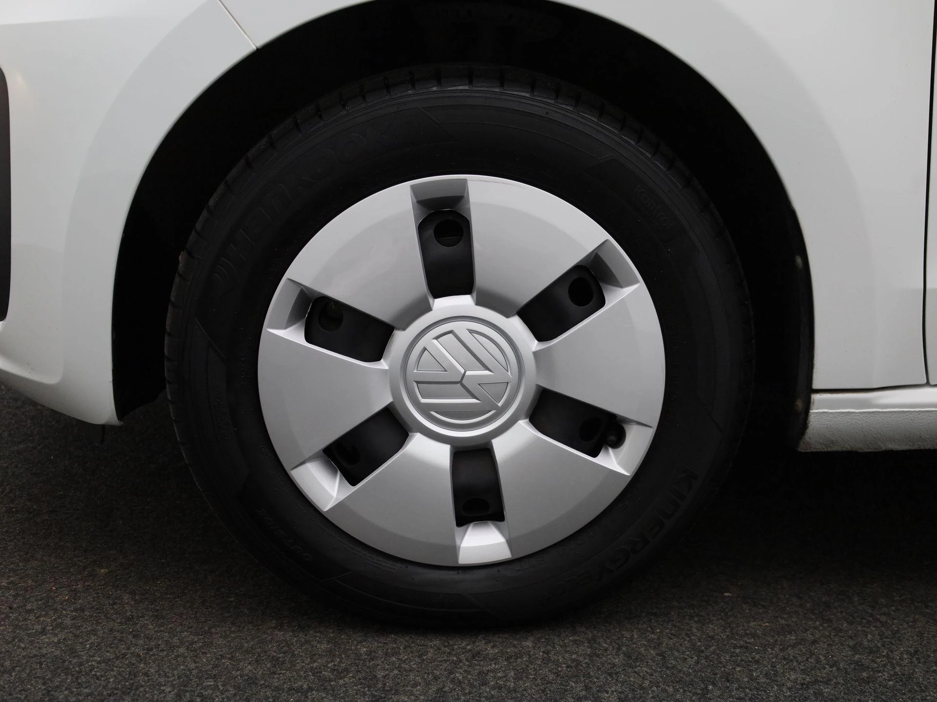 Volkswagen-up!-image-12