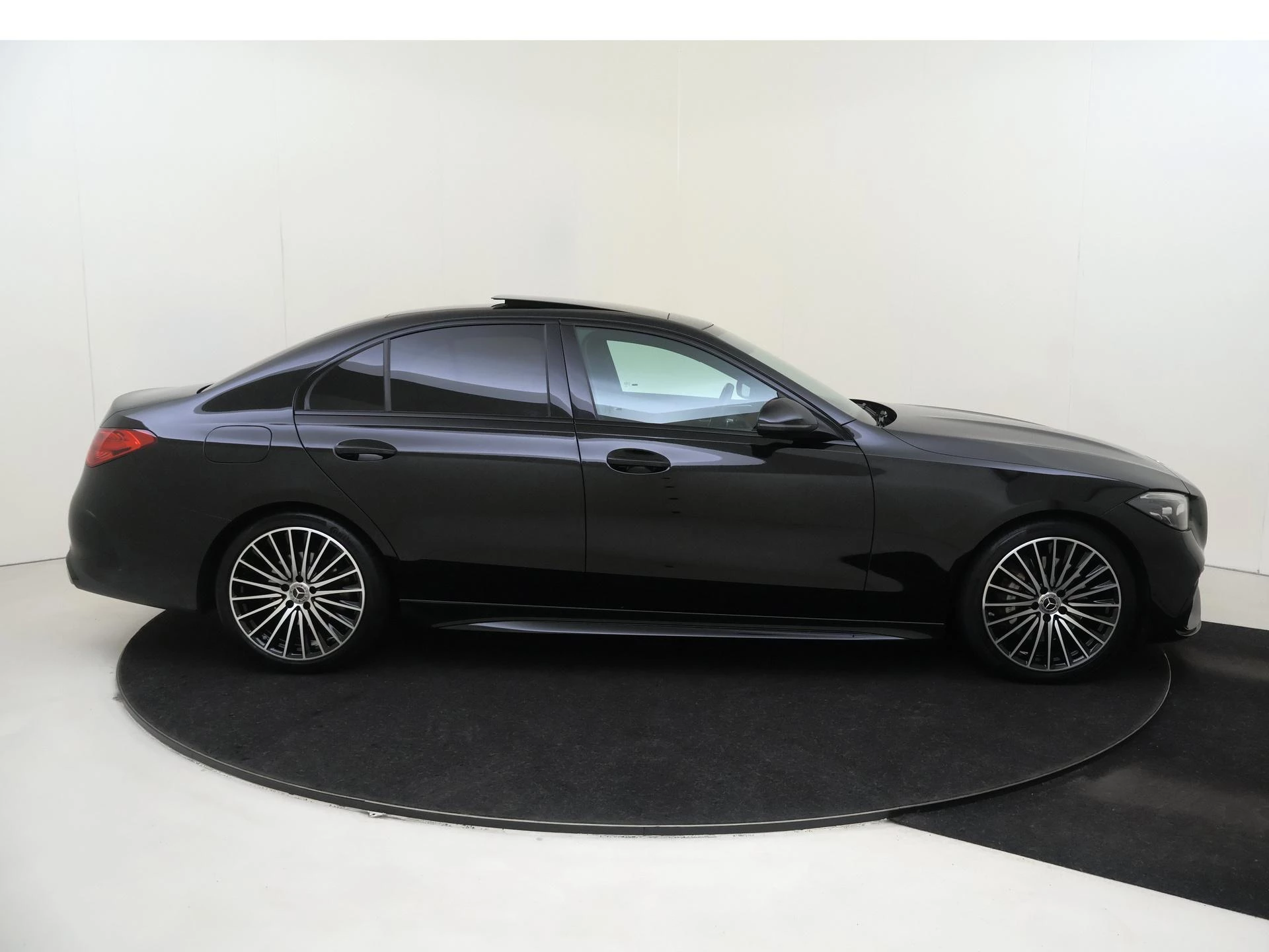 Mercedes-Benz-C-Klasse-image-8