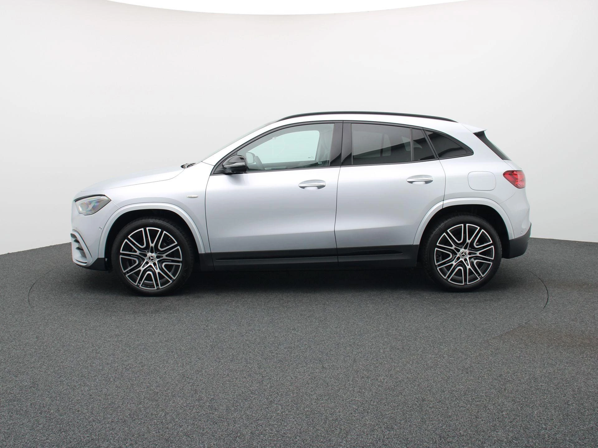 Mercedes-Benz GLA 250 e AMG Line + PREMIUM PLUS PACK + CARPLAY + TREKHAAK +