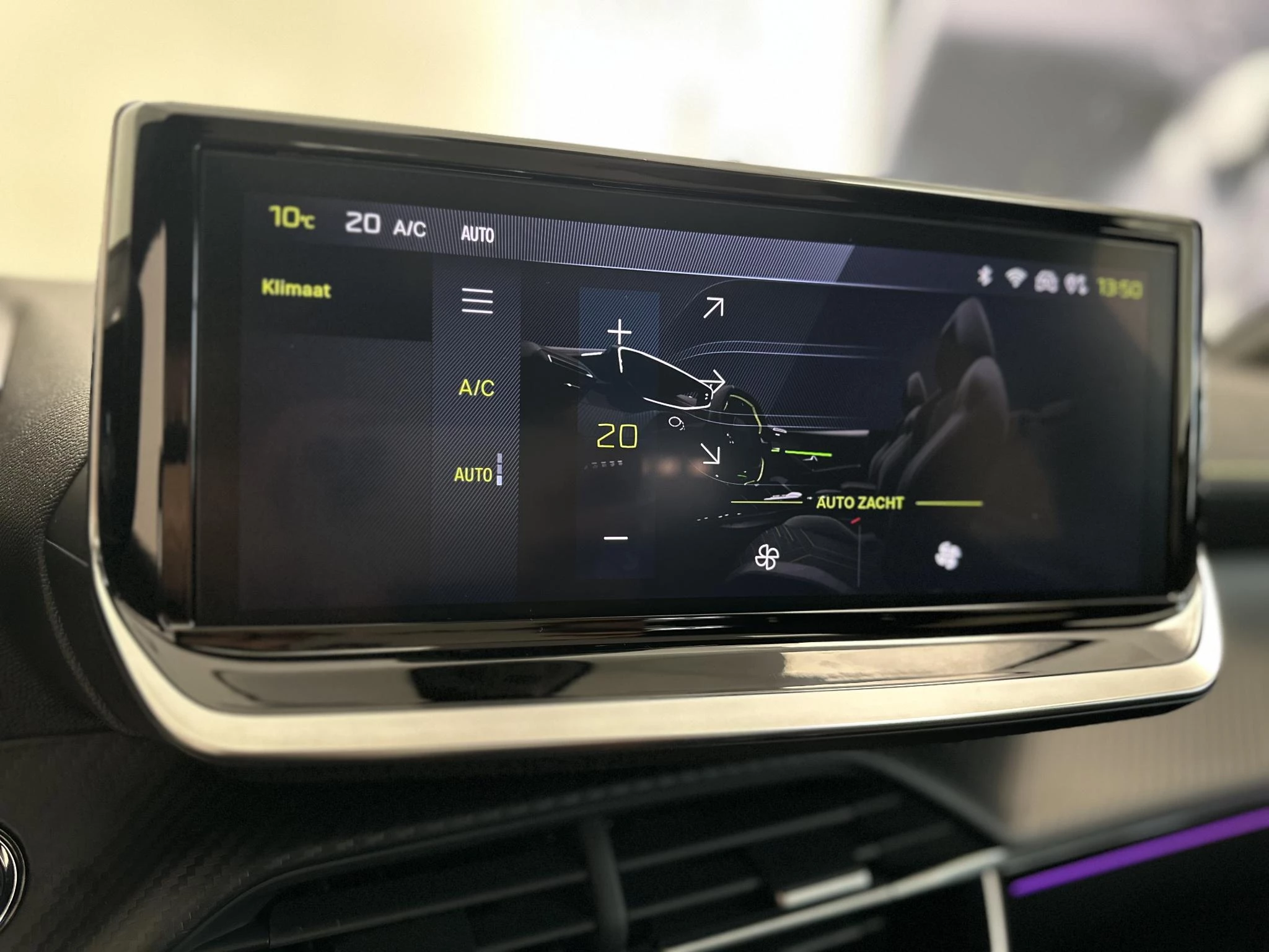 Peugeot-208-image-14