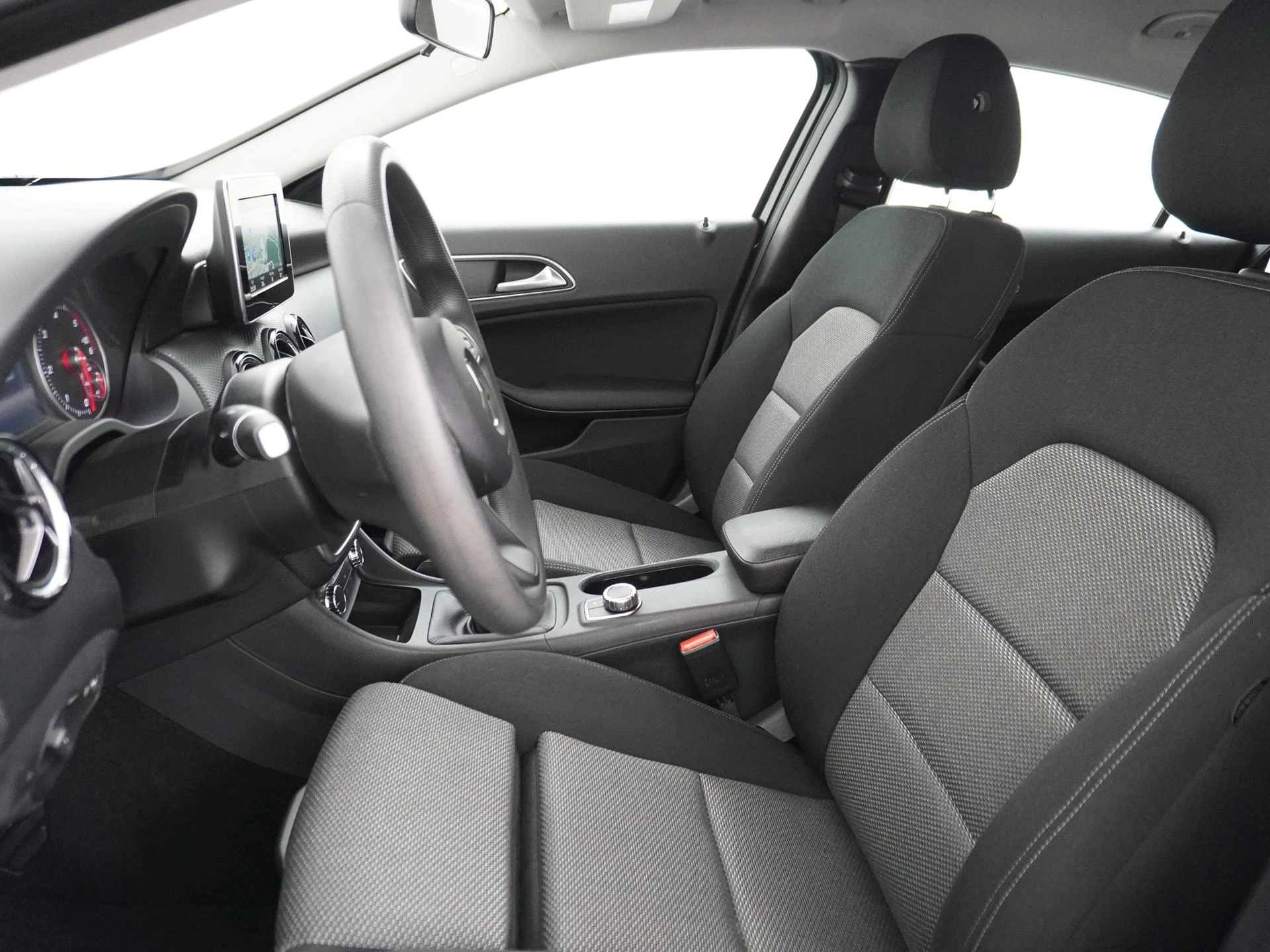 Mercedes-Benz-A-Klasse-image-4