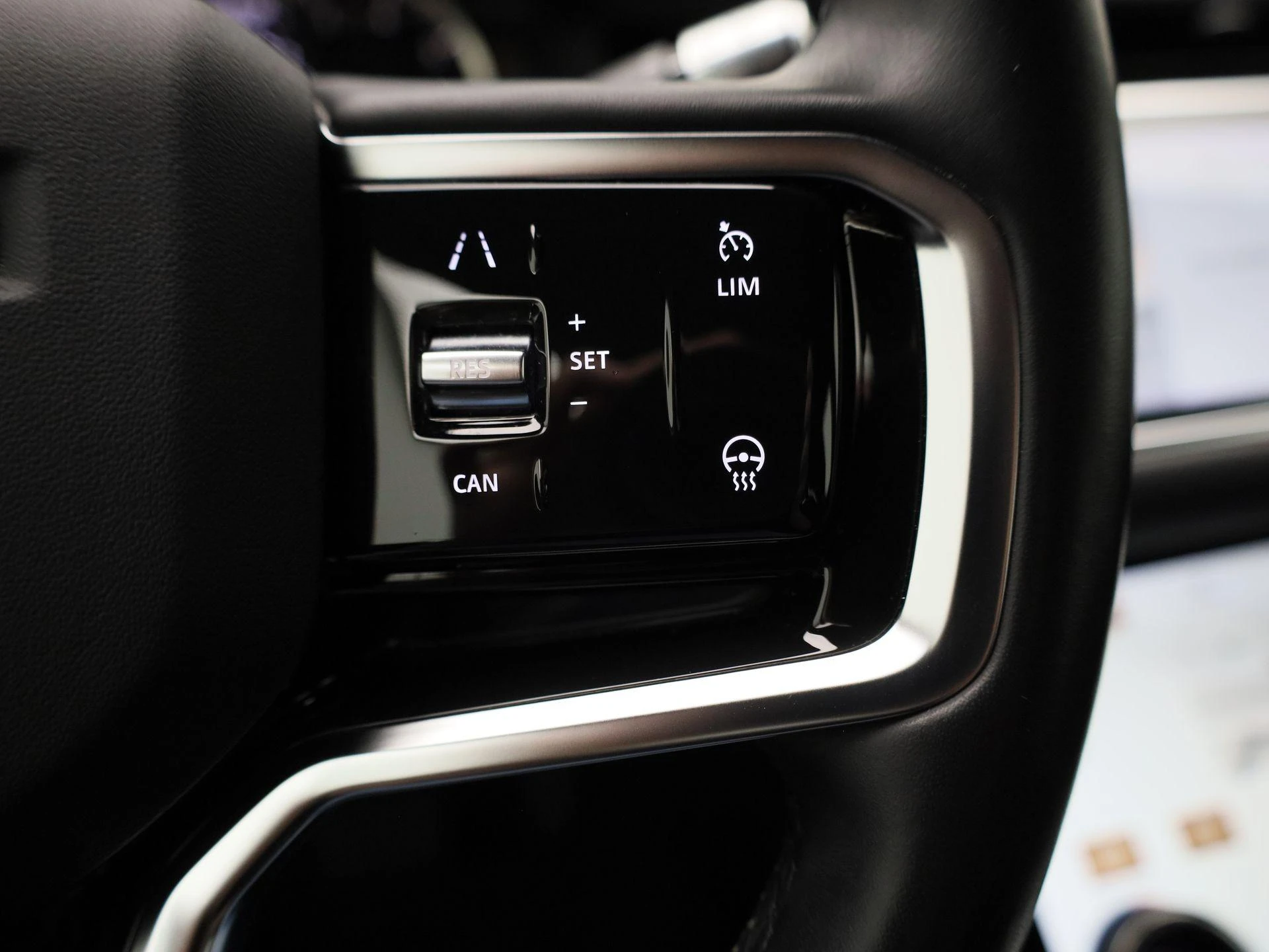 Land Rover-Range Rover Evoque-image-17