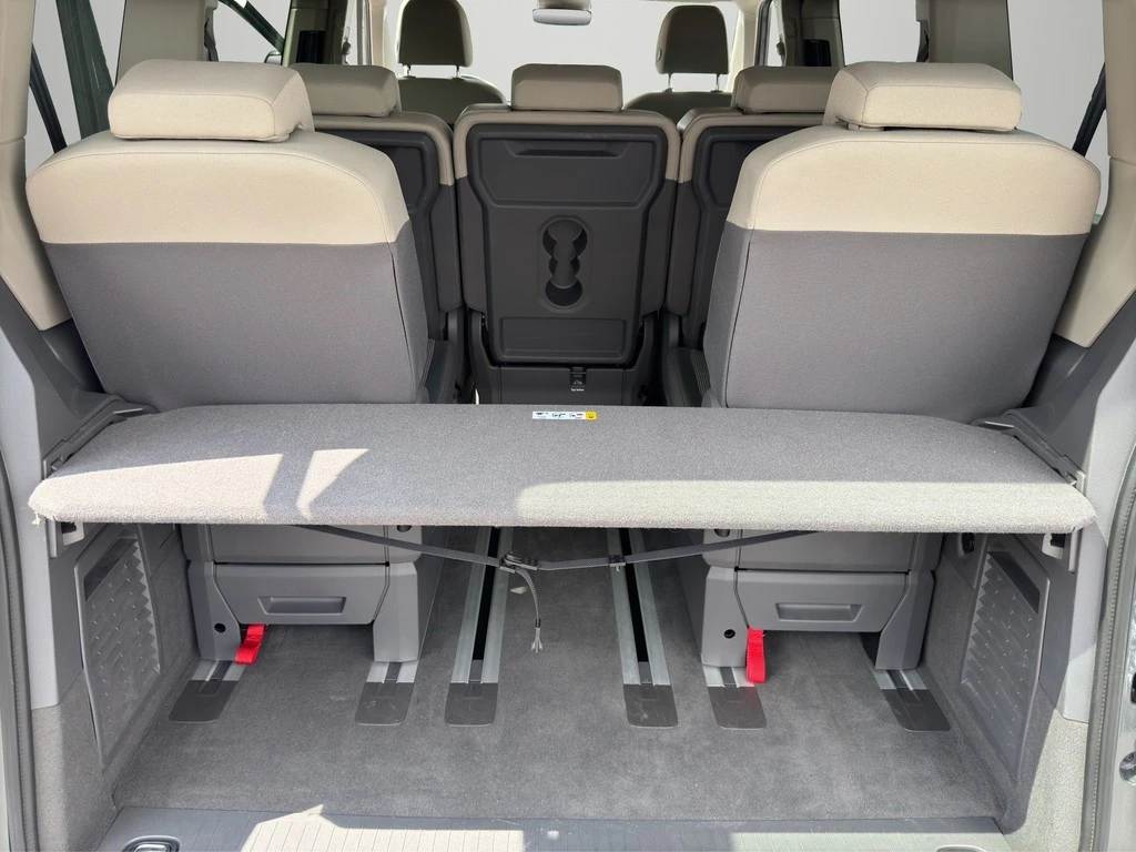Volkswagen-Multivan-image-16