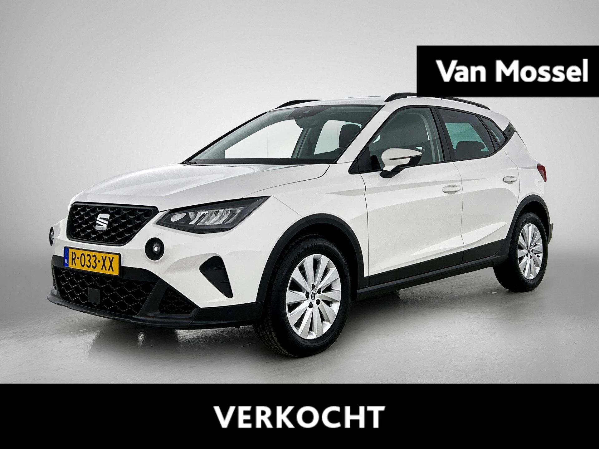 SEAT-Arona-image-0