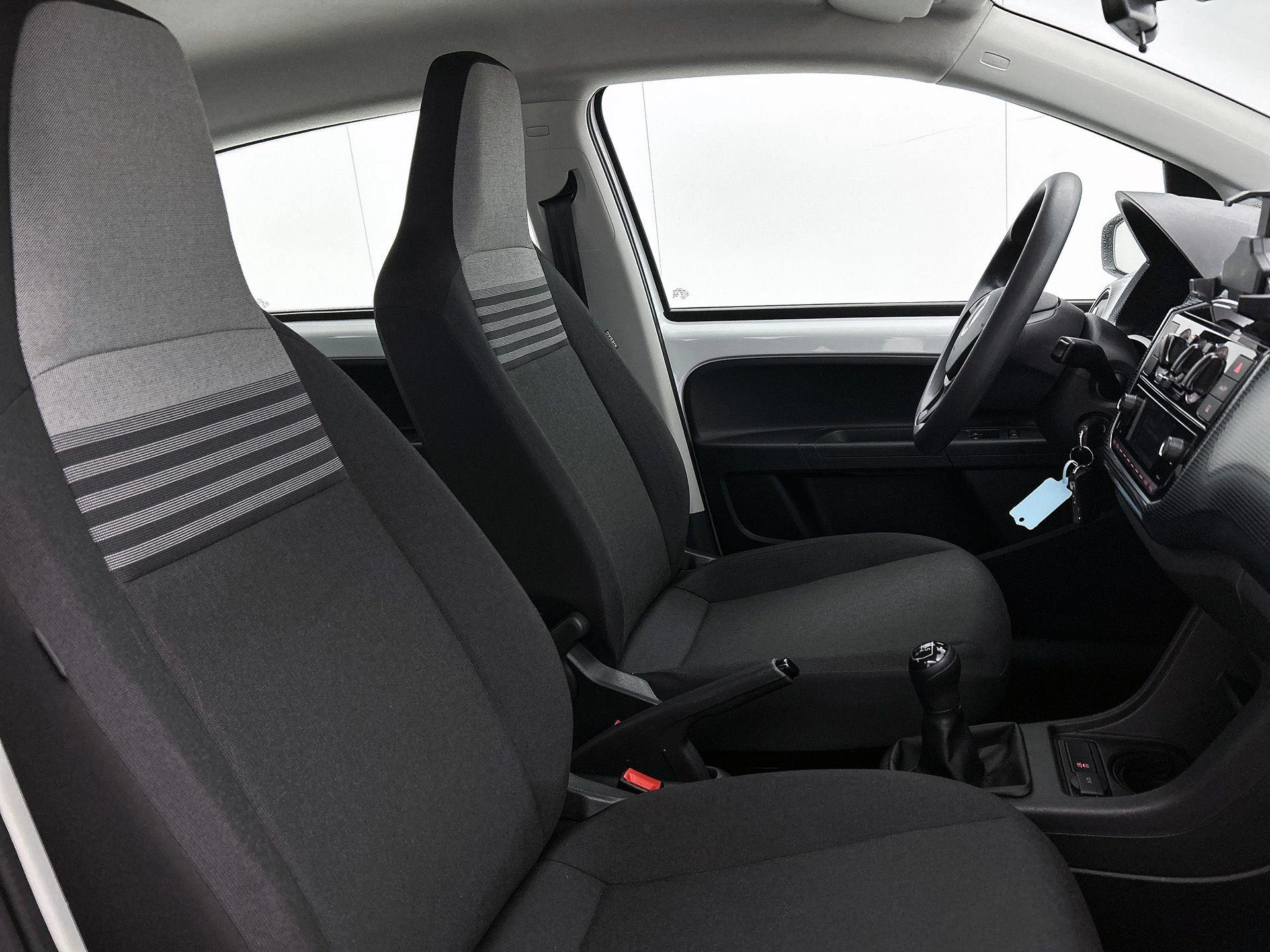 Volkswagen-up!-image-31