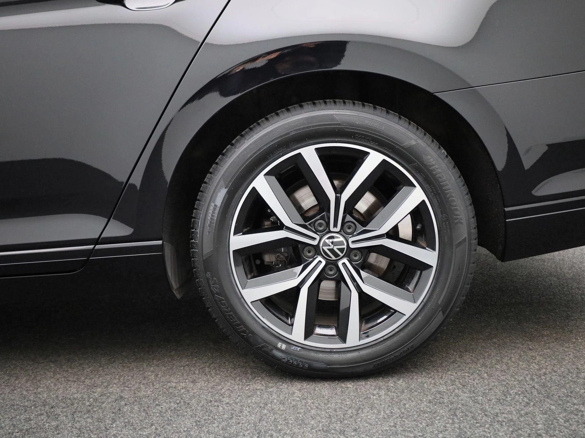 Volkswagen-Passat-image-14