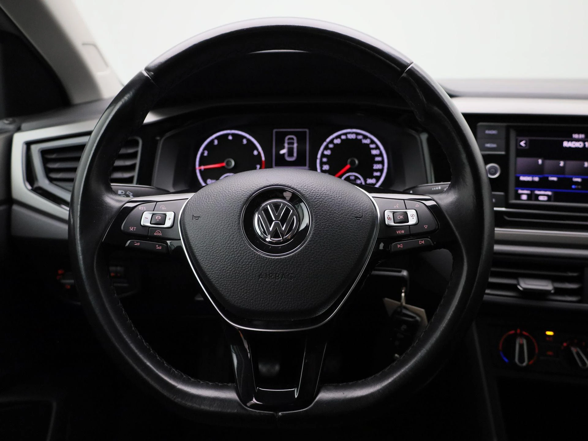 Volkswagen-Polo-image-7