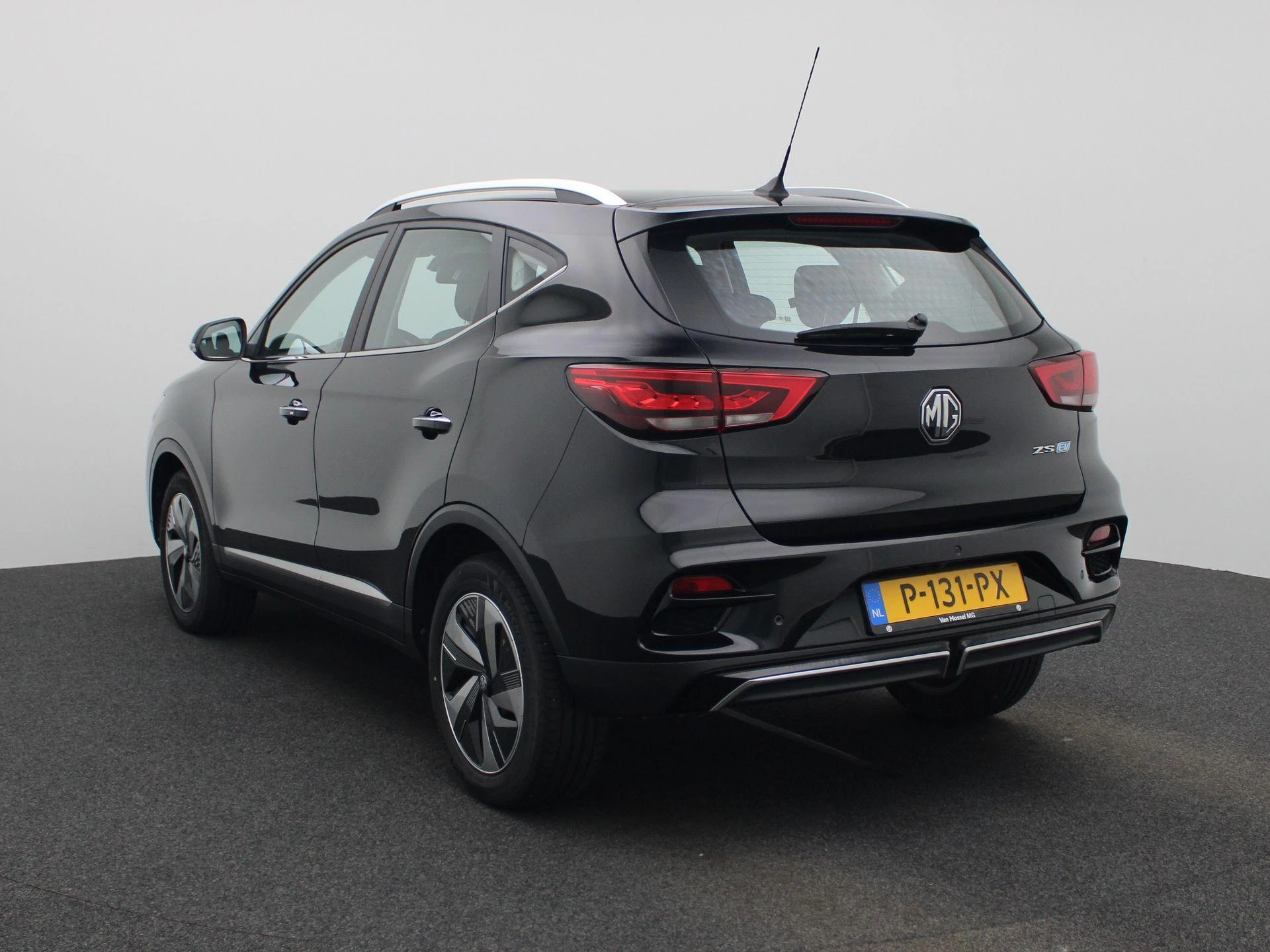 MG-ZS EV-image-1