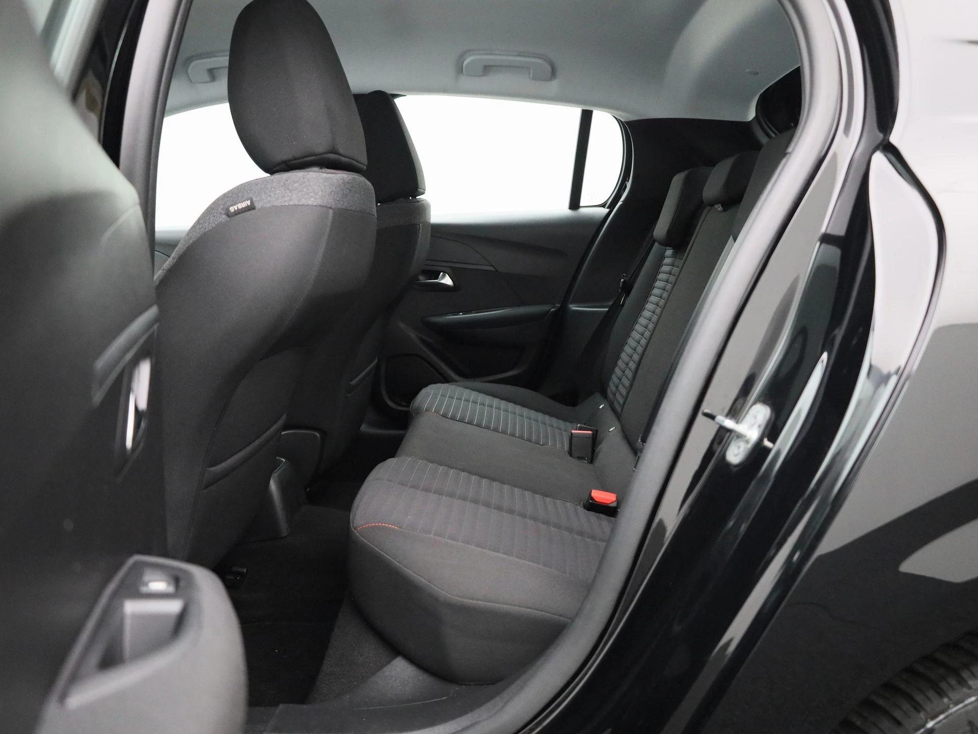 Peugeot-208-image-11