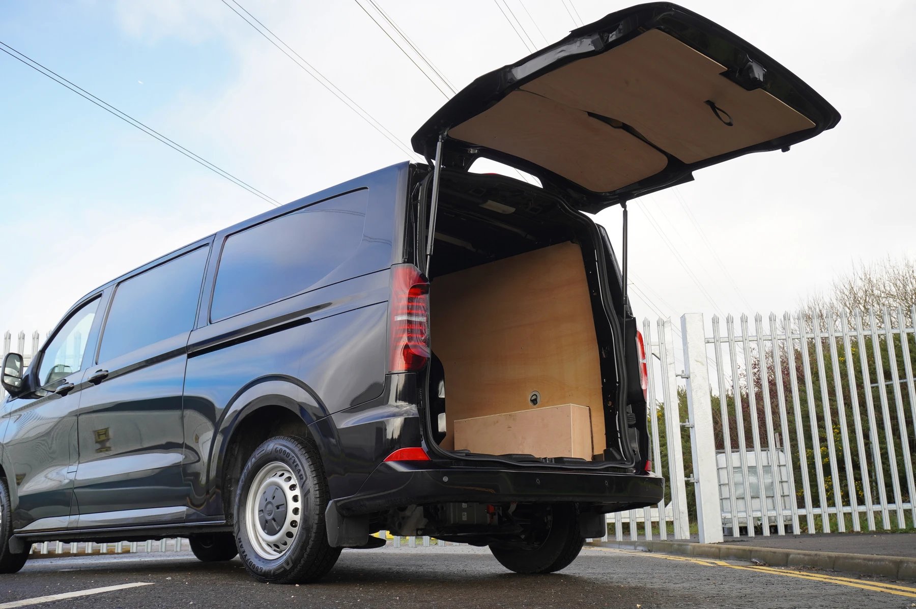 Volkswagen-Transporter-image-23