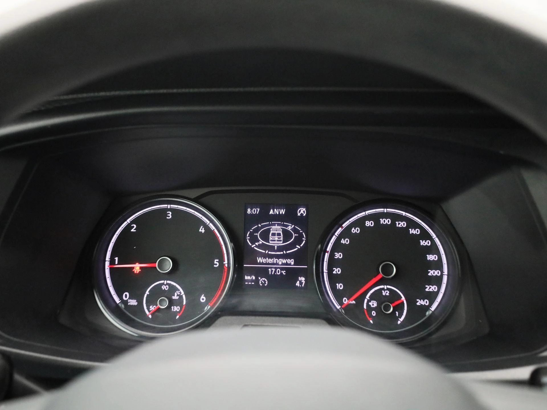 Volkswagen-Transporter-image-7