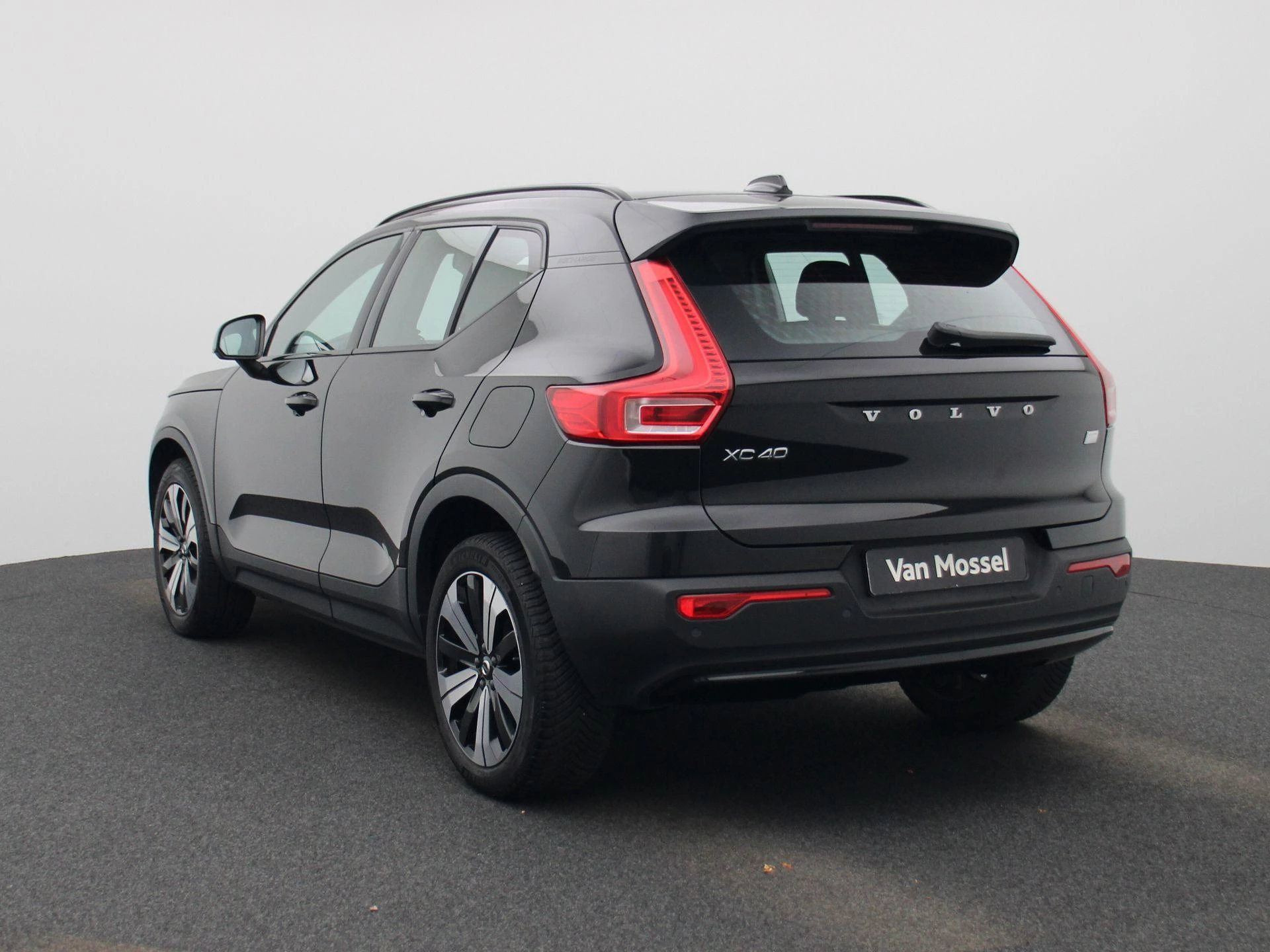 Volvo-XC40-image-1