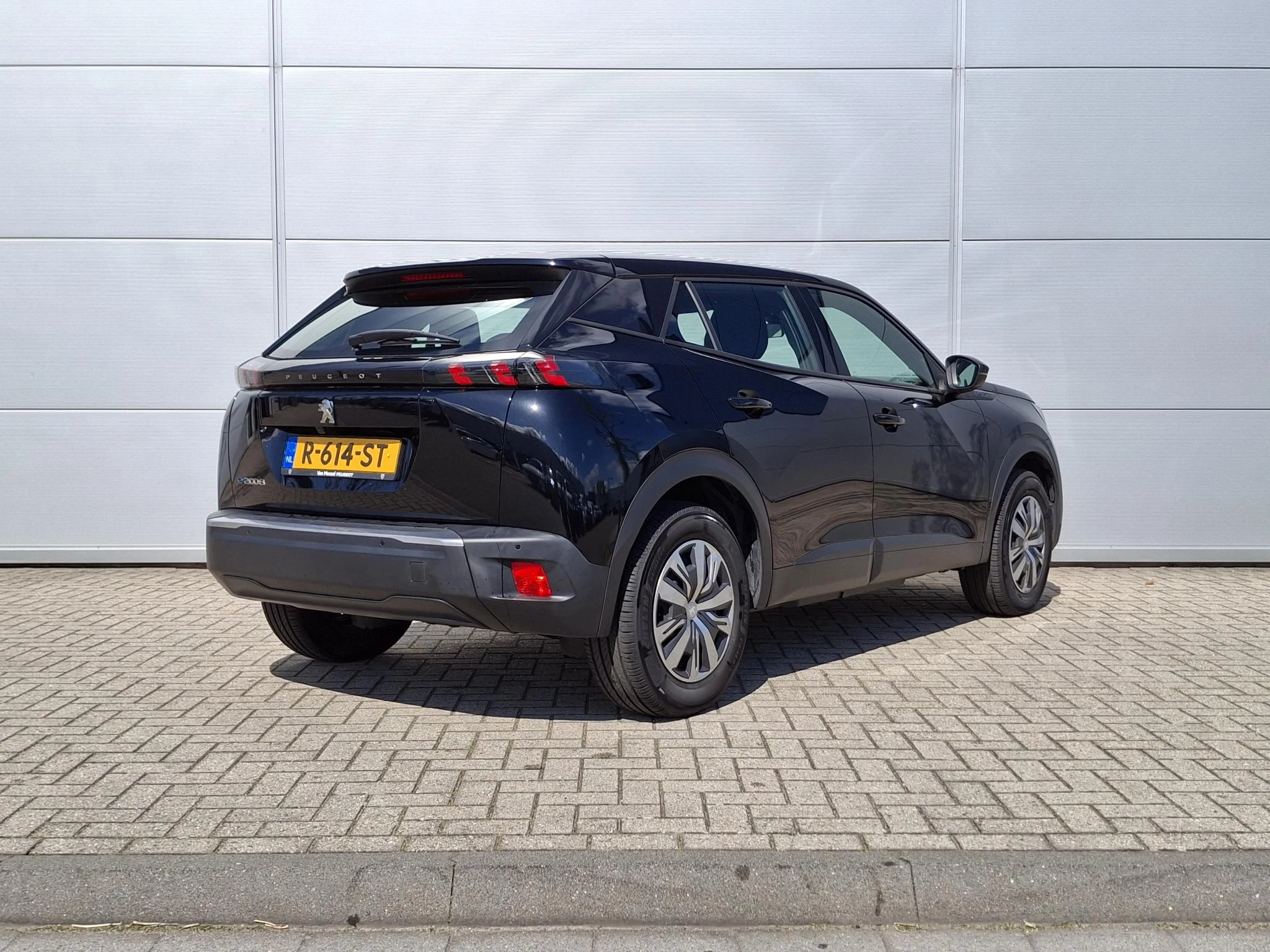 Peugeot e-2008 EV Active 50 kWh