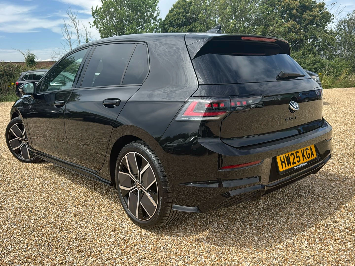 Volkswagen-Golf-image-2
