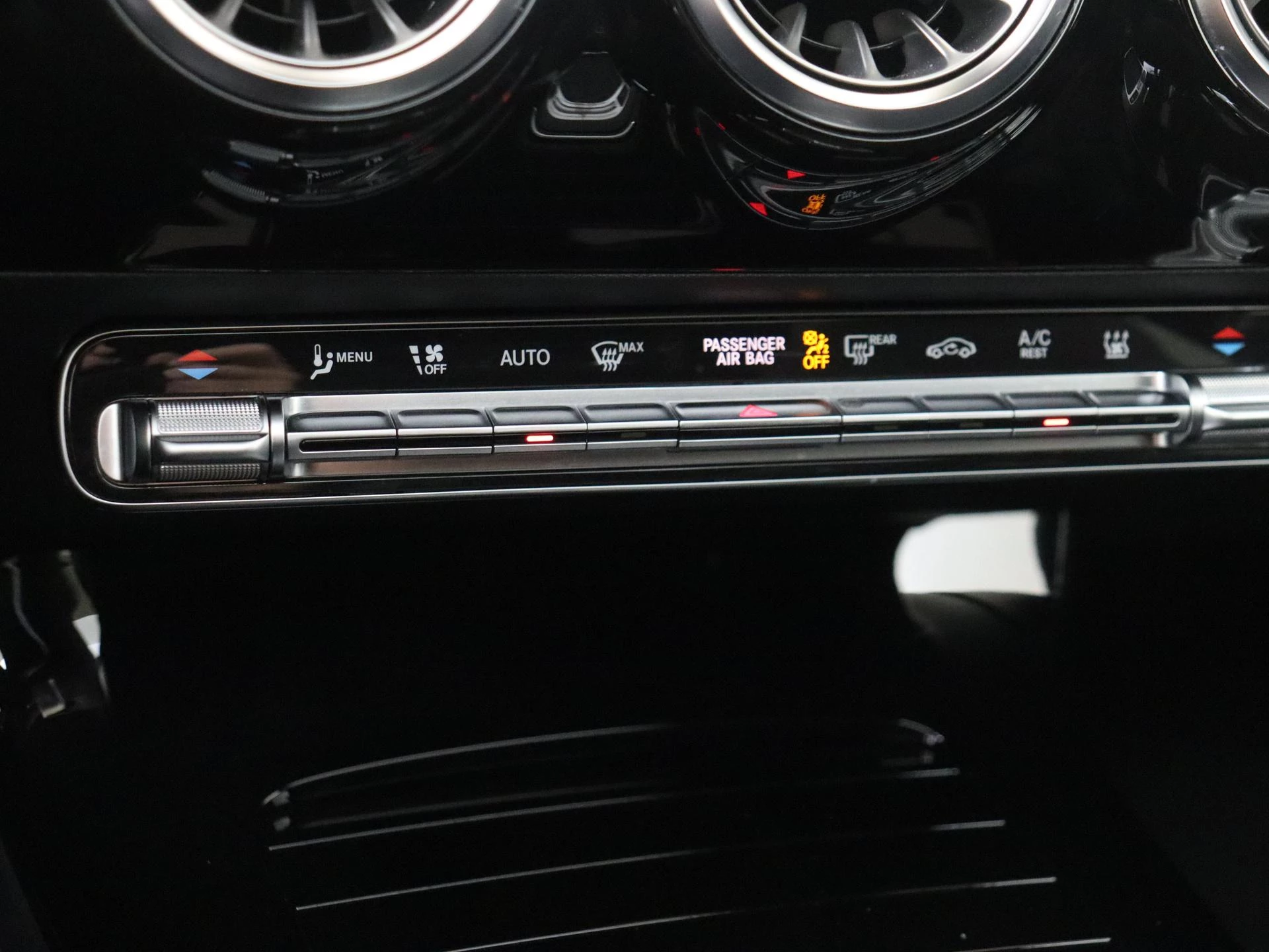 Mercedes-Benz-CLA-image-19