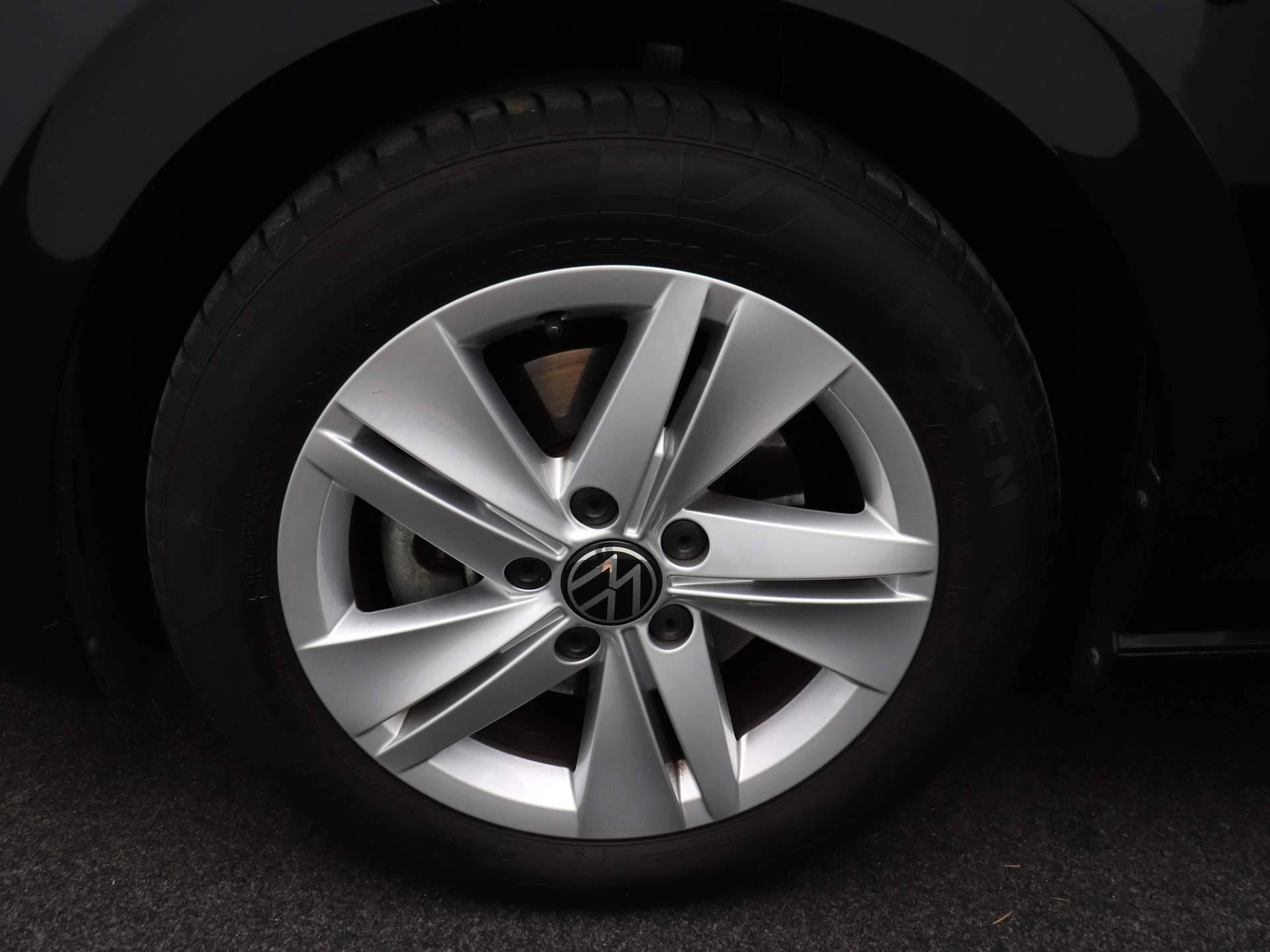Volkswagen-Golf-image-13