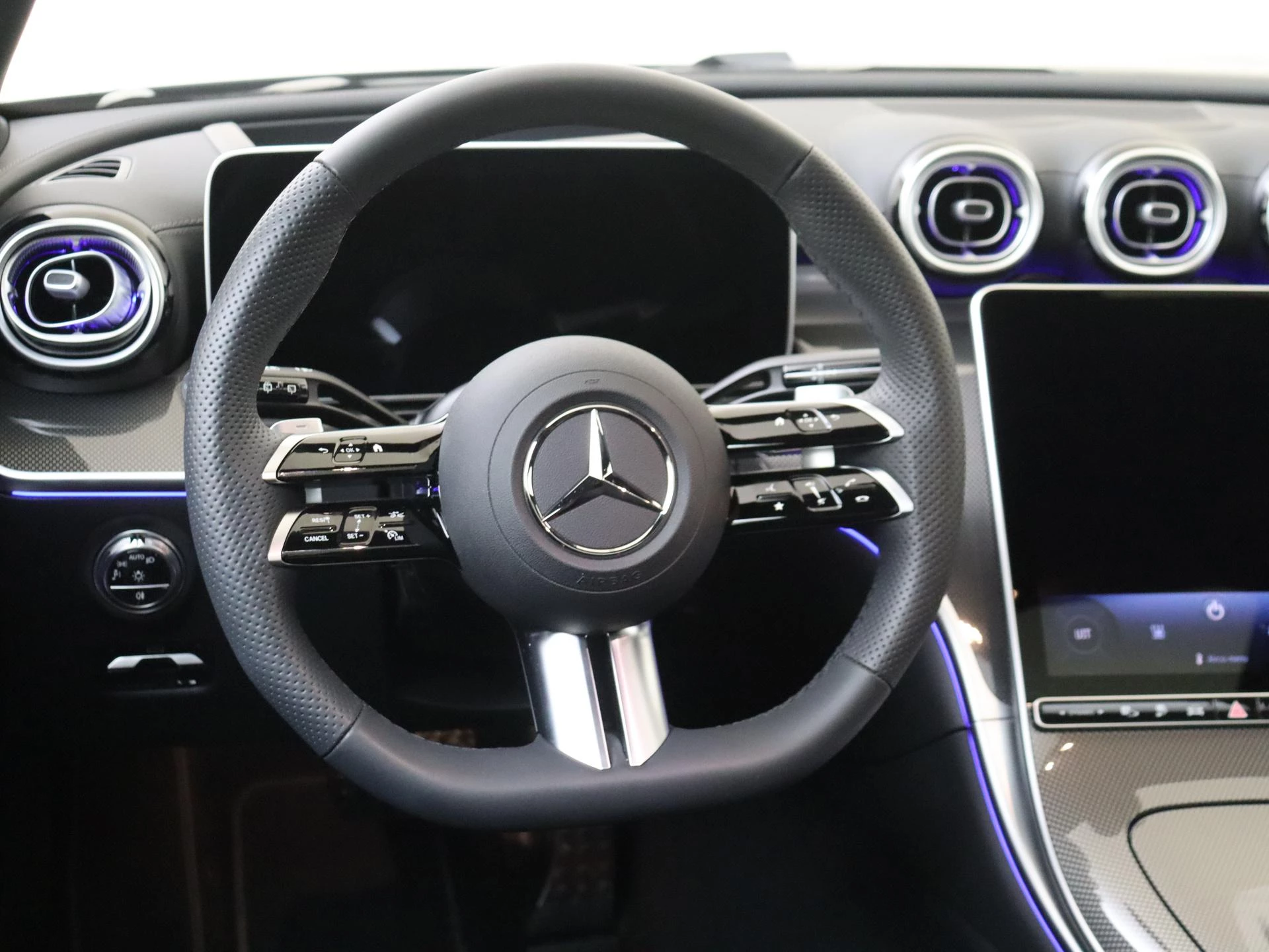 Mercedes-Benz-C-Klasse-image-11
