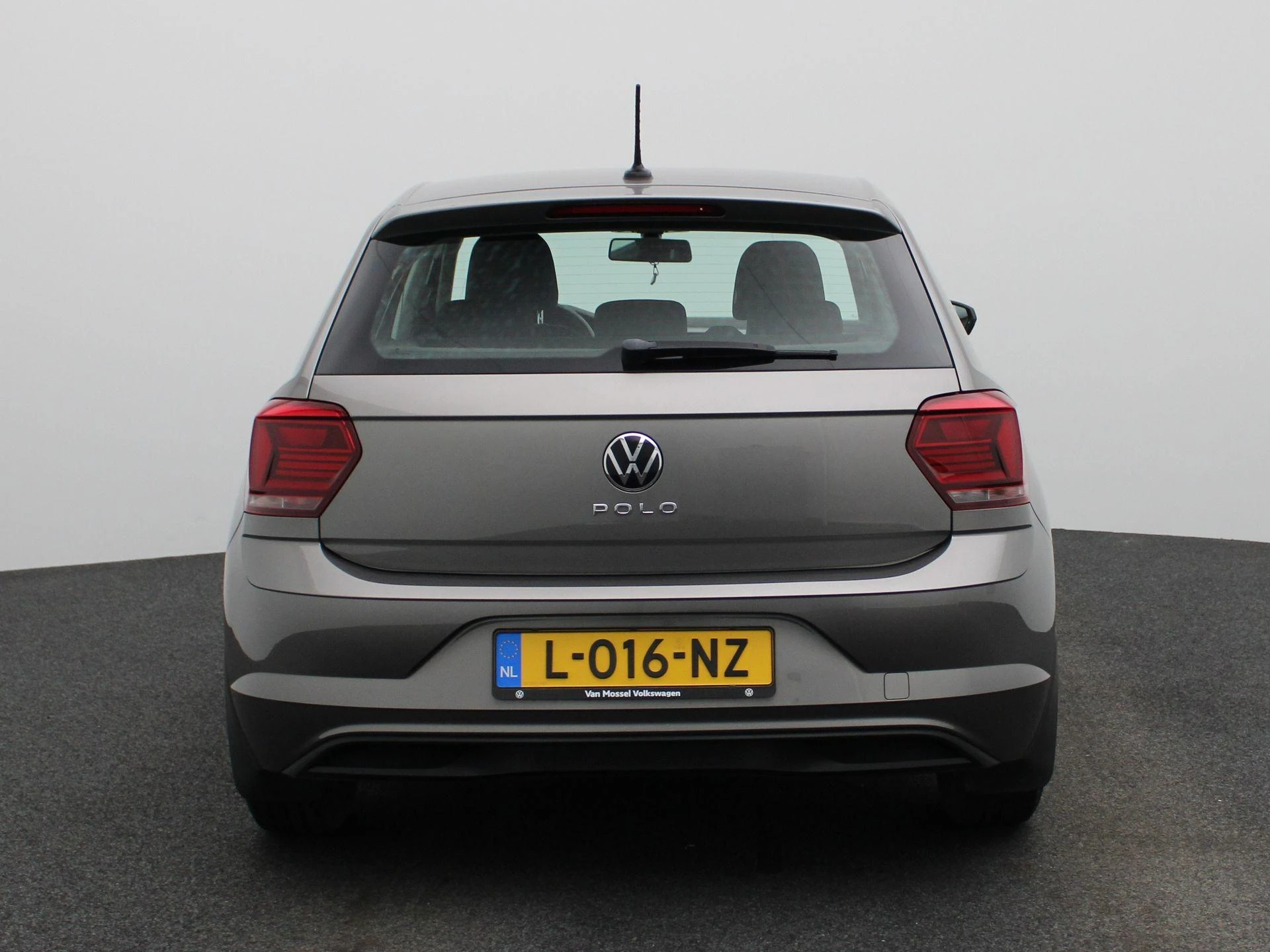 Volkswagen-Polo-image-4