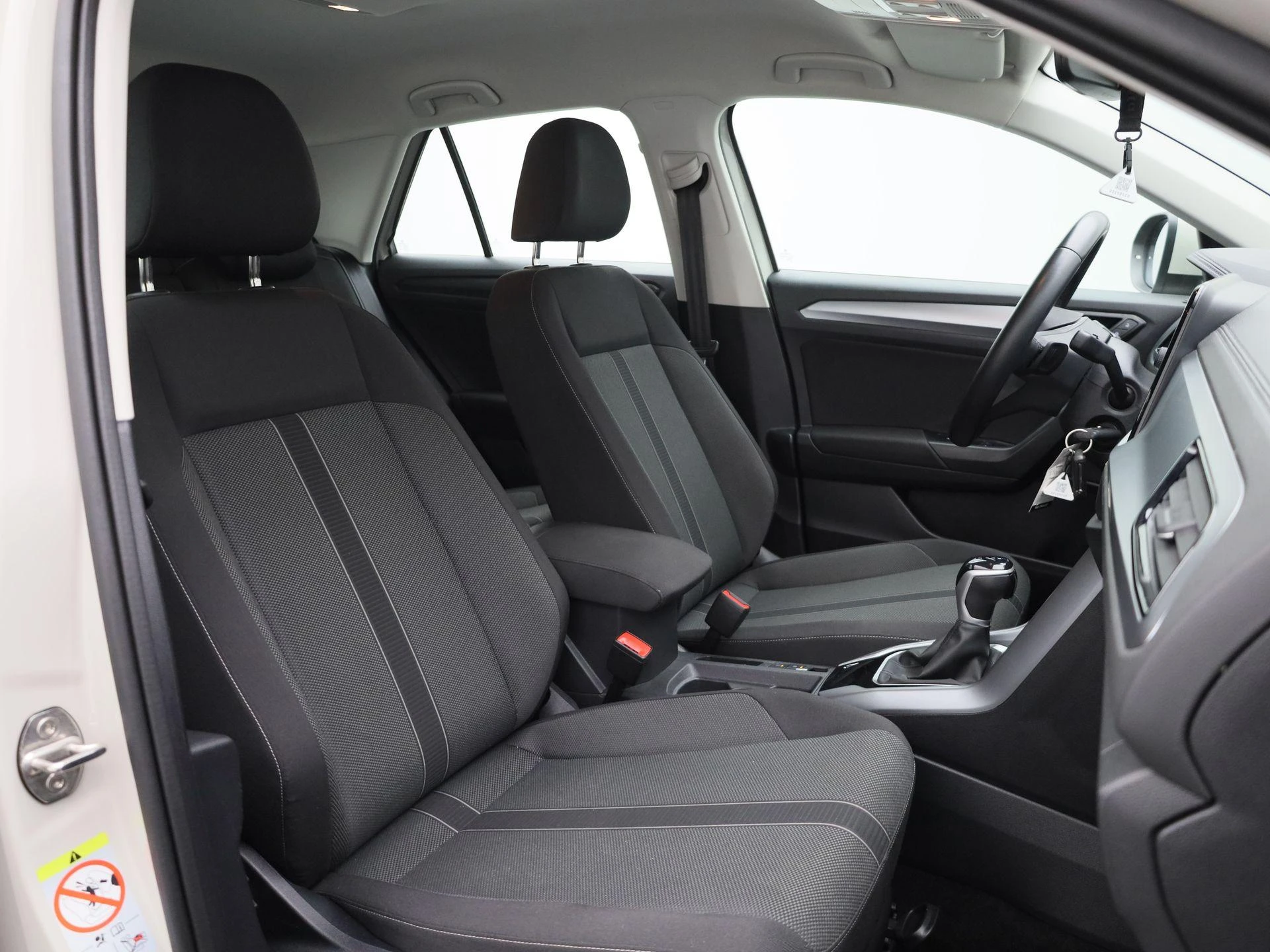 Volkswagen-T-Roc-image-33