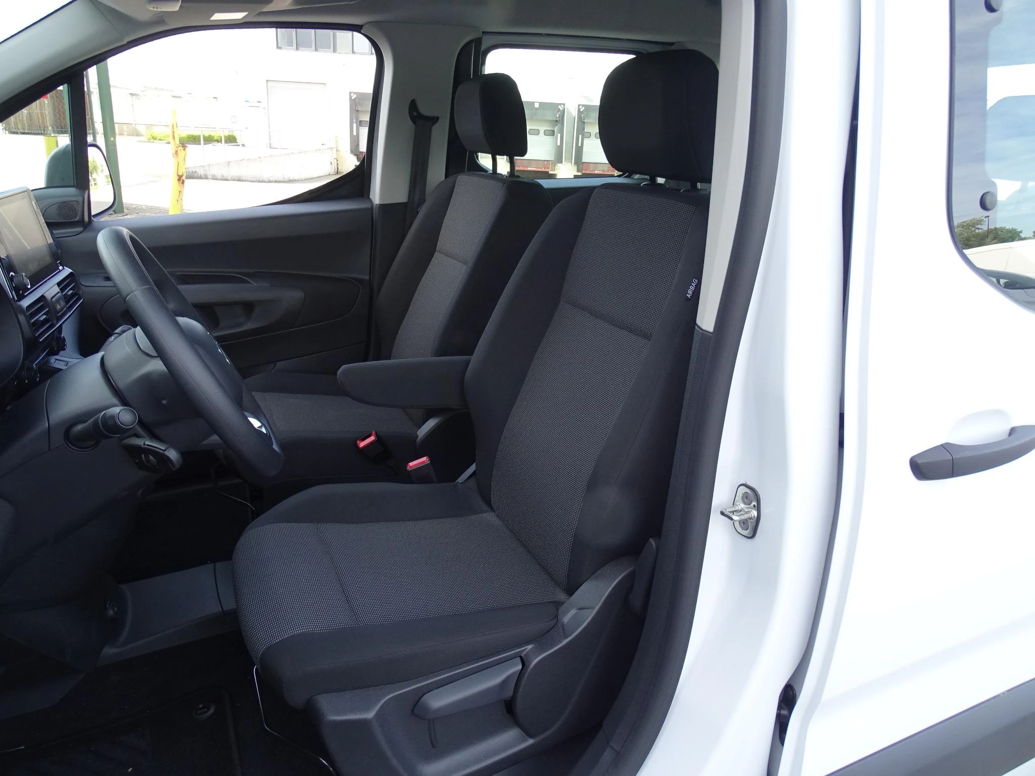Citroën-ë-Berlingo-image-10
