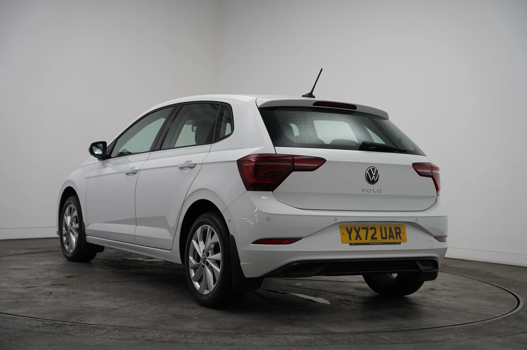 Volkswagen-Polo-image-2