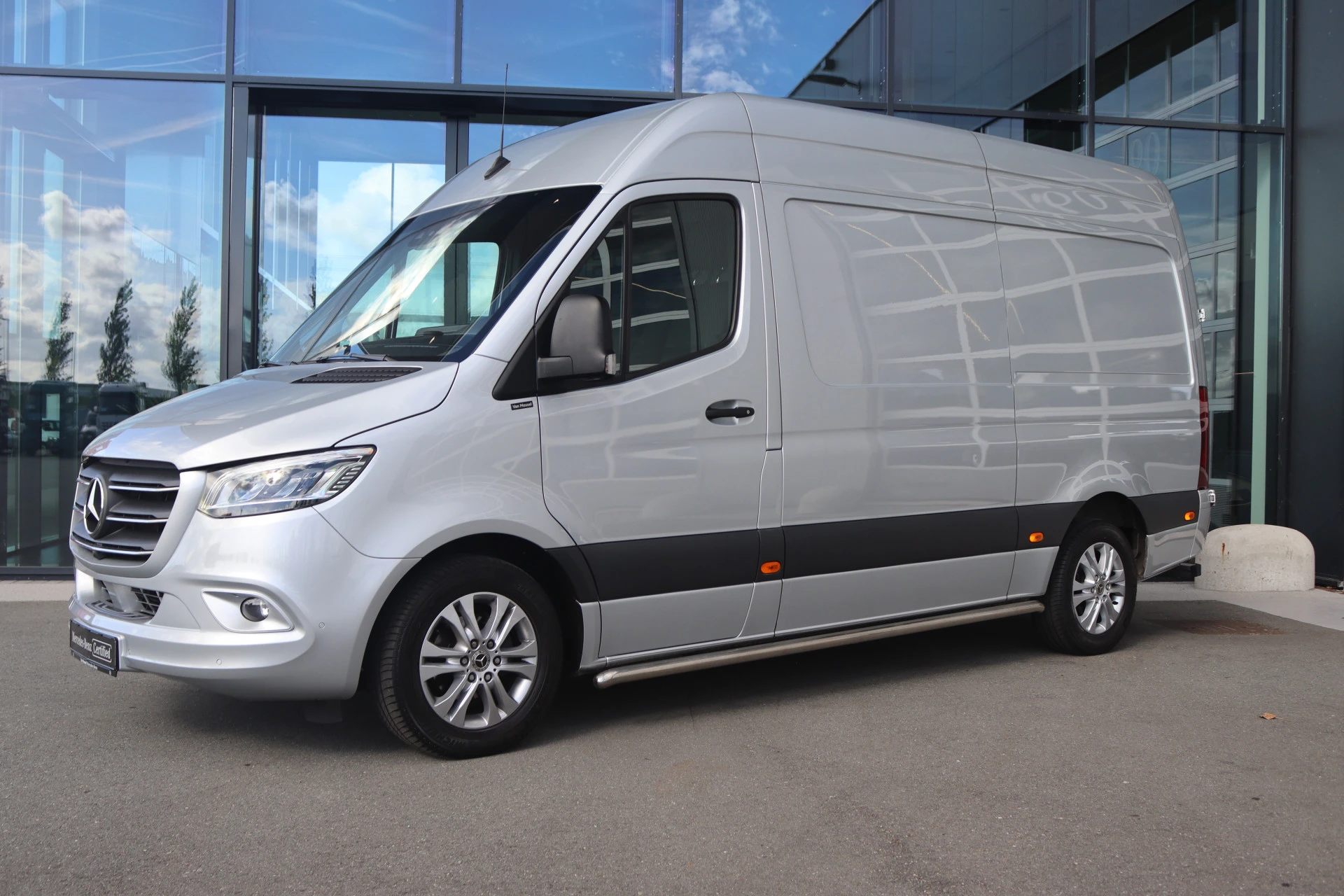 Mercedes-Benz-Sprinter-image-1