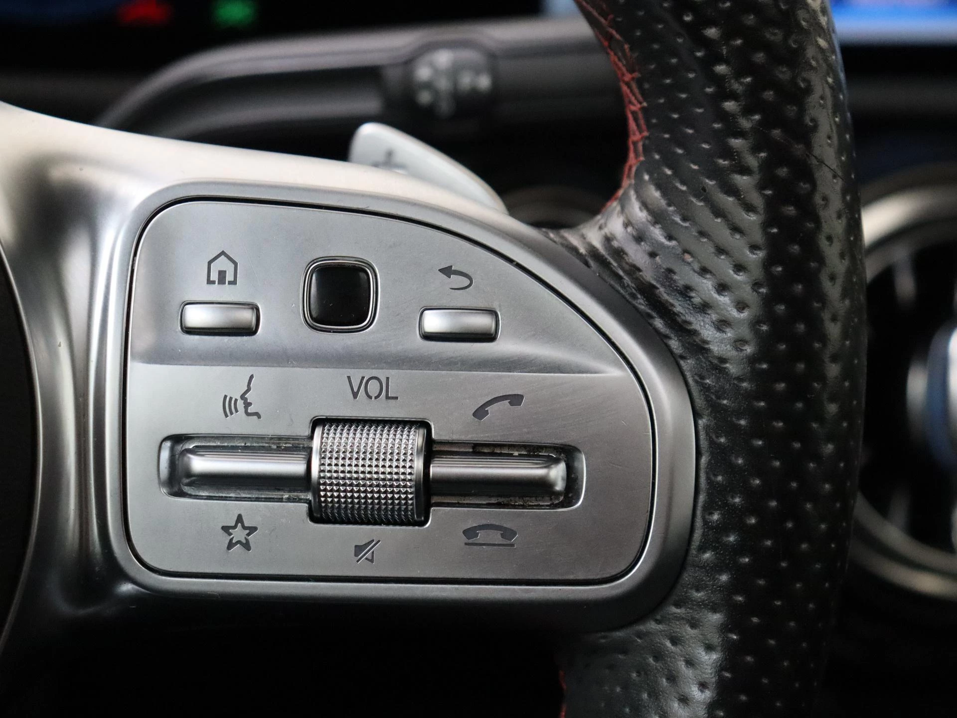 Mercedes-Benz-A-Klasse-image-12