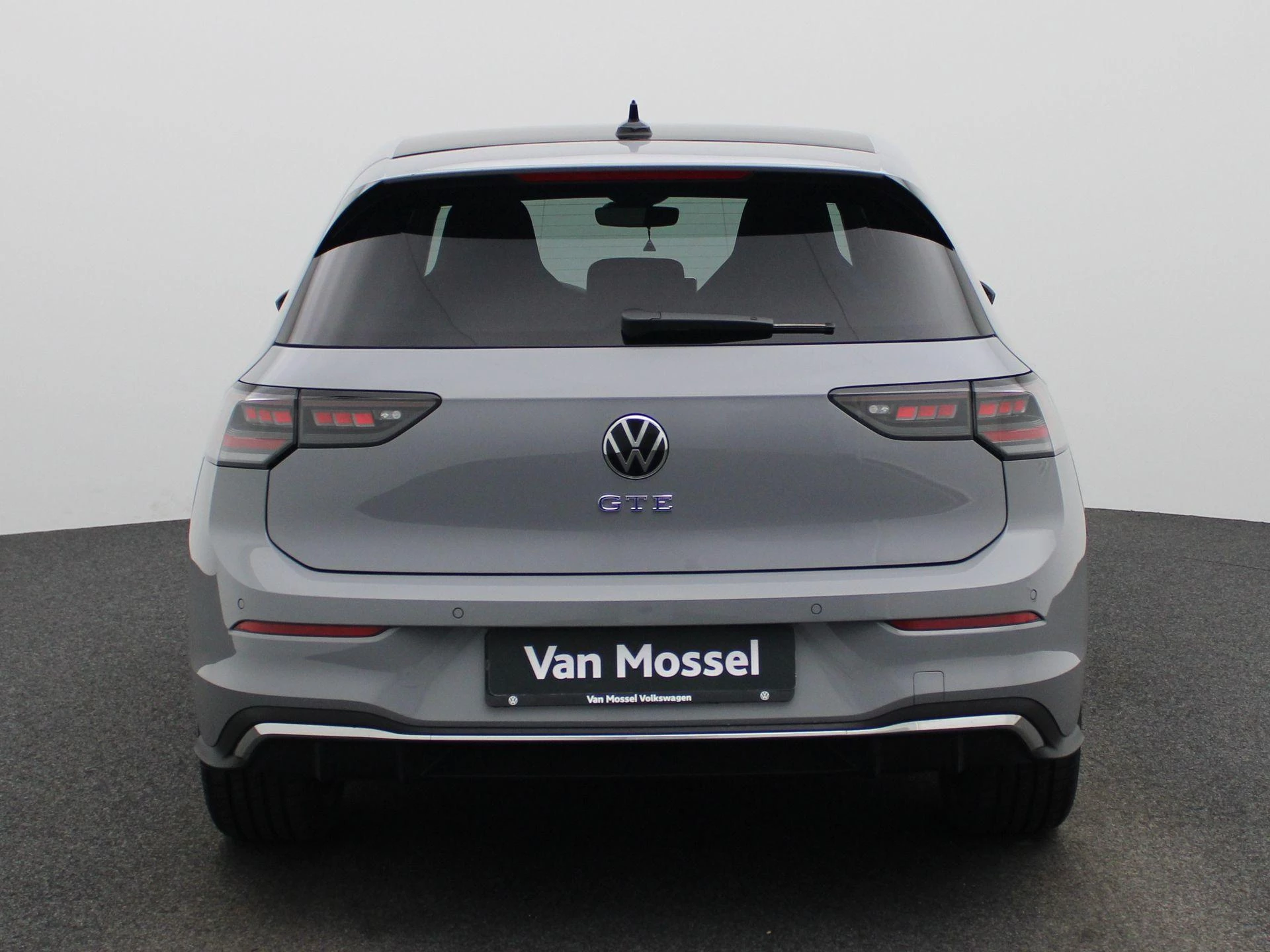 Volkswagen-Golf-image-4
