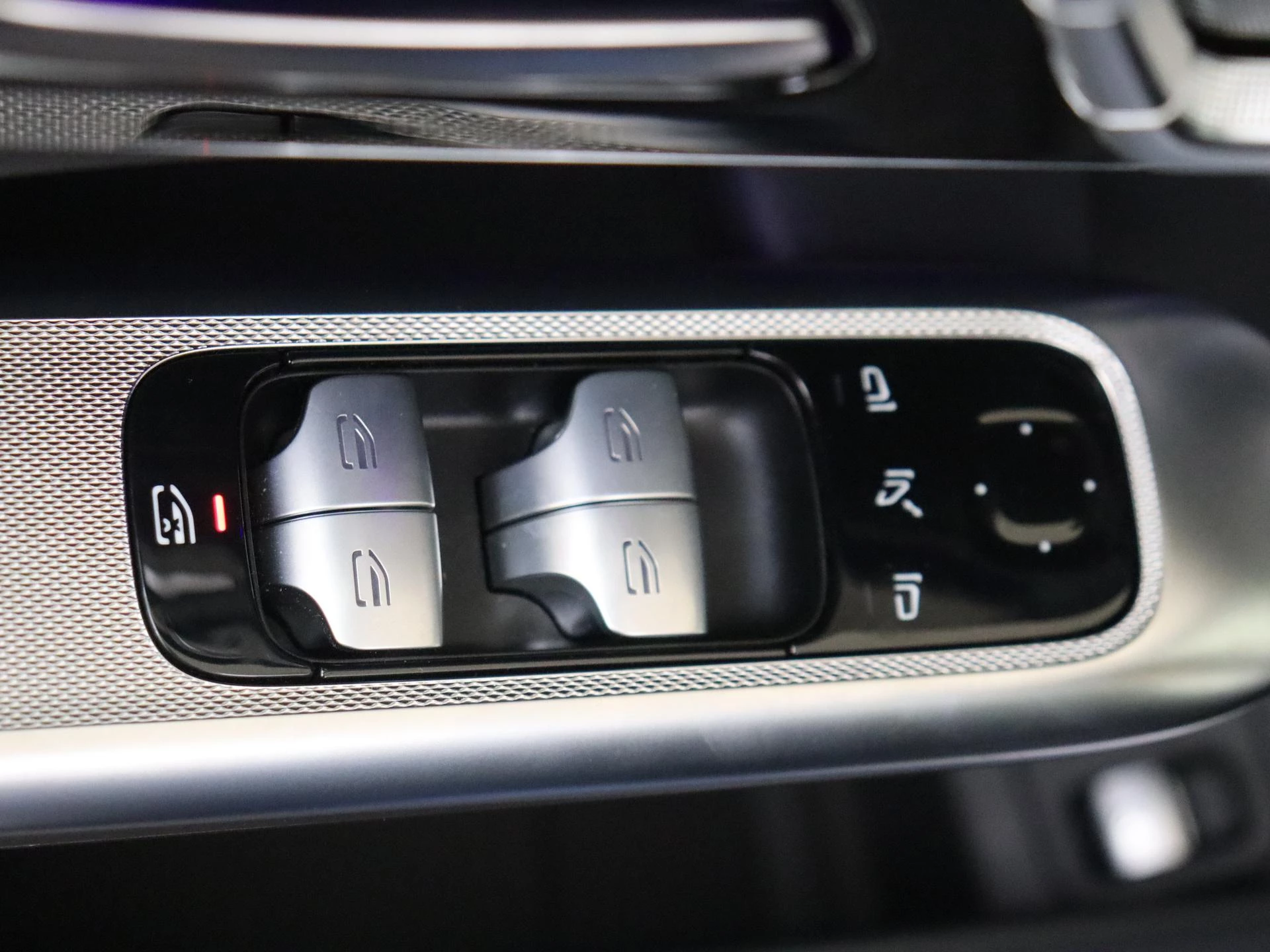 Mercedes-Benz-GLC-image-25