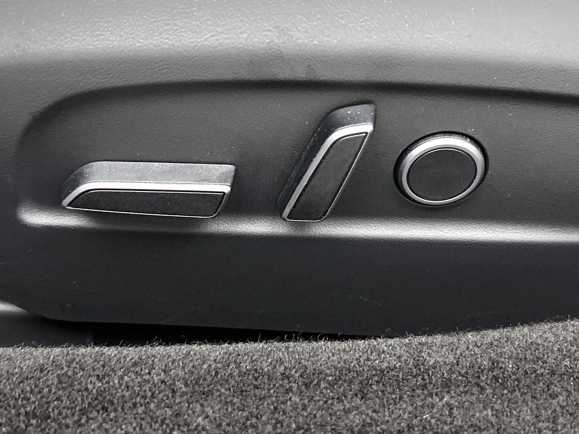 Tesla-Model 3-image-18