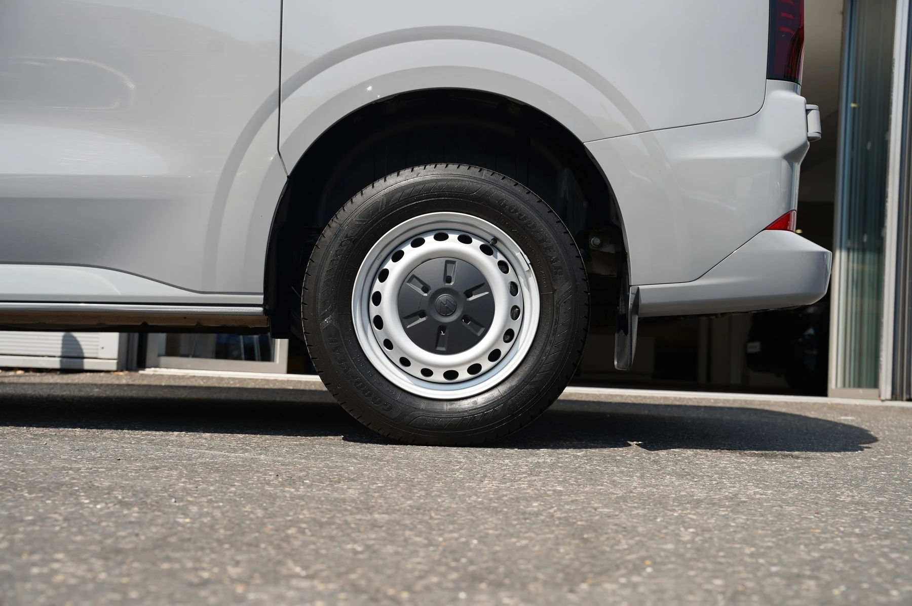 Volkswagen-Transporter-image-15