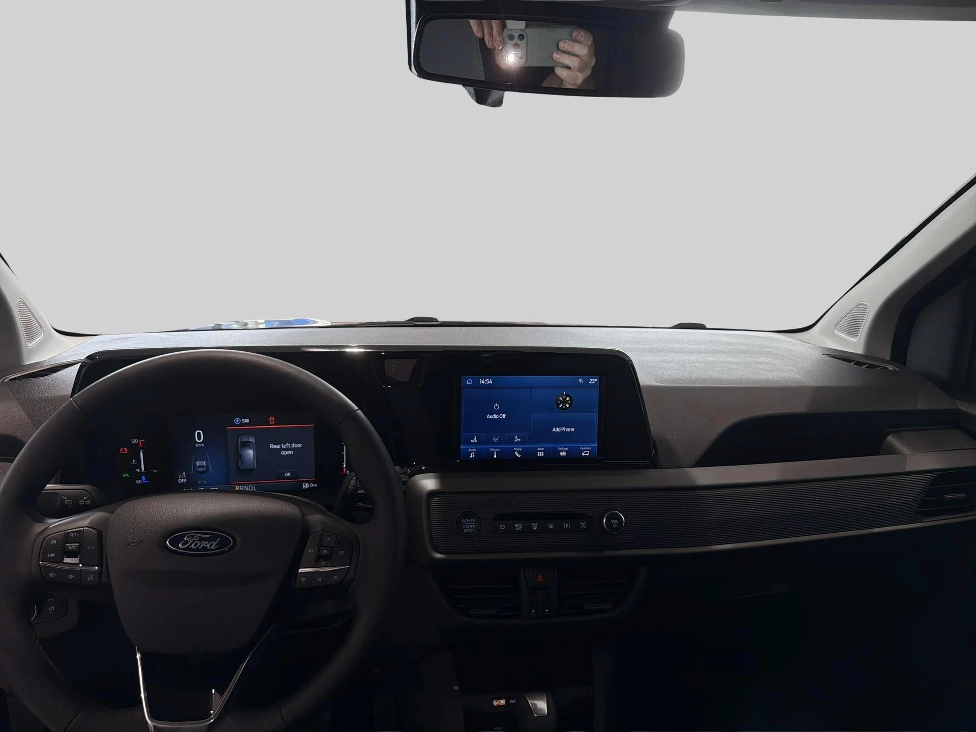 Ford-Tourneo Courier-image-12